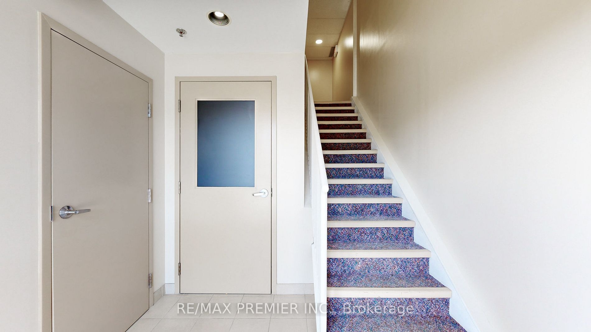 93 Woodstream Blvd, #6 A/B