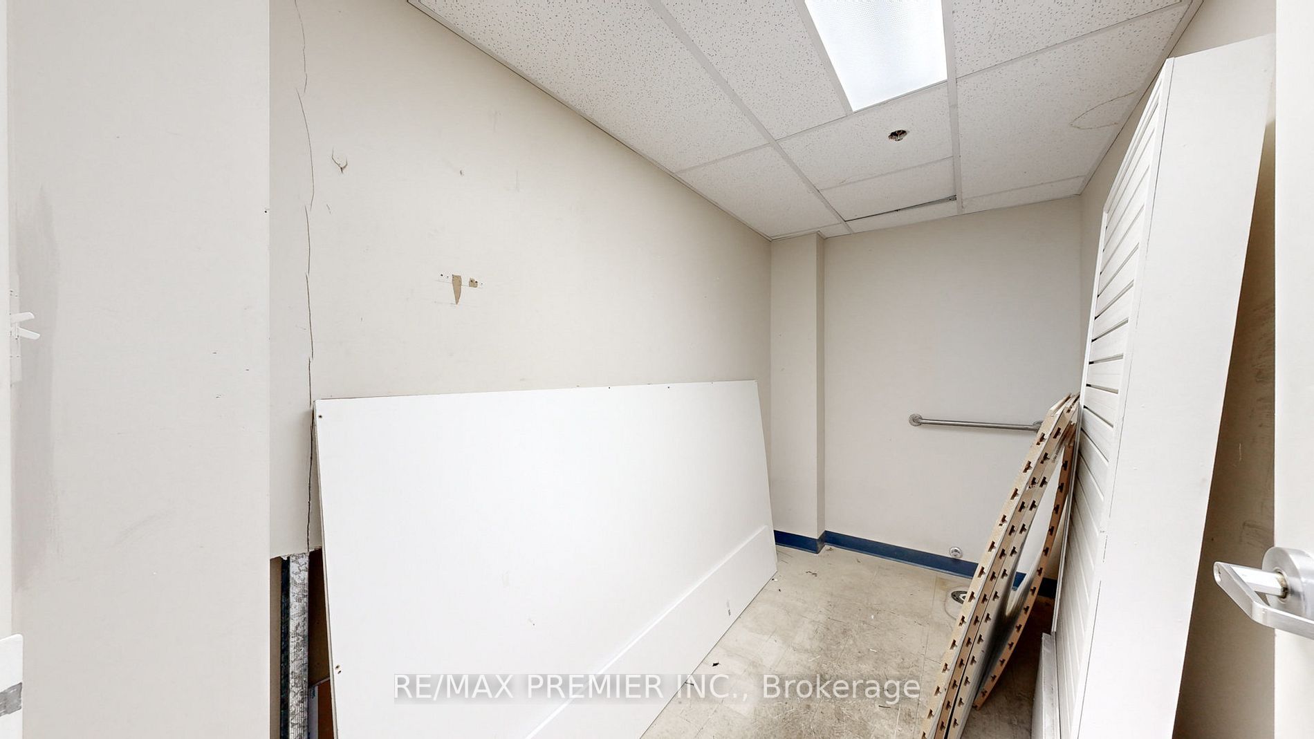 93 Woodstream Blvd, #6 A/B