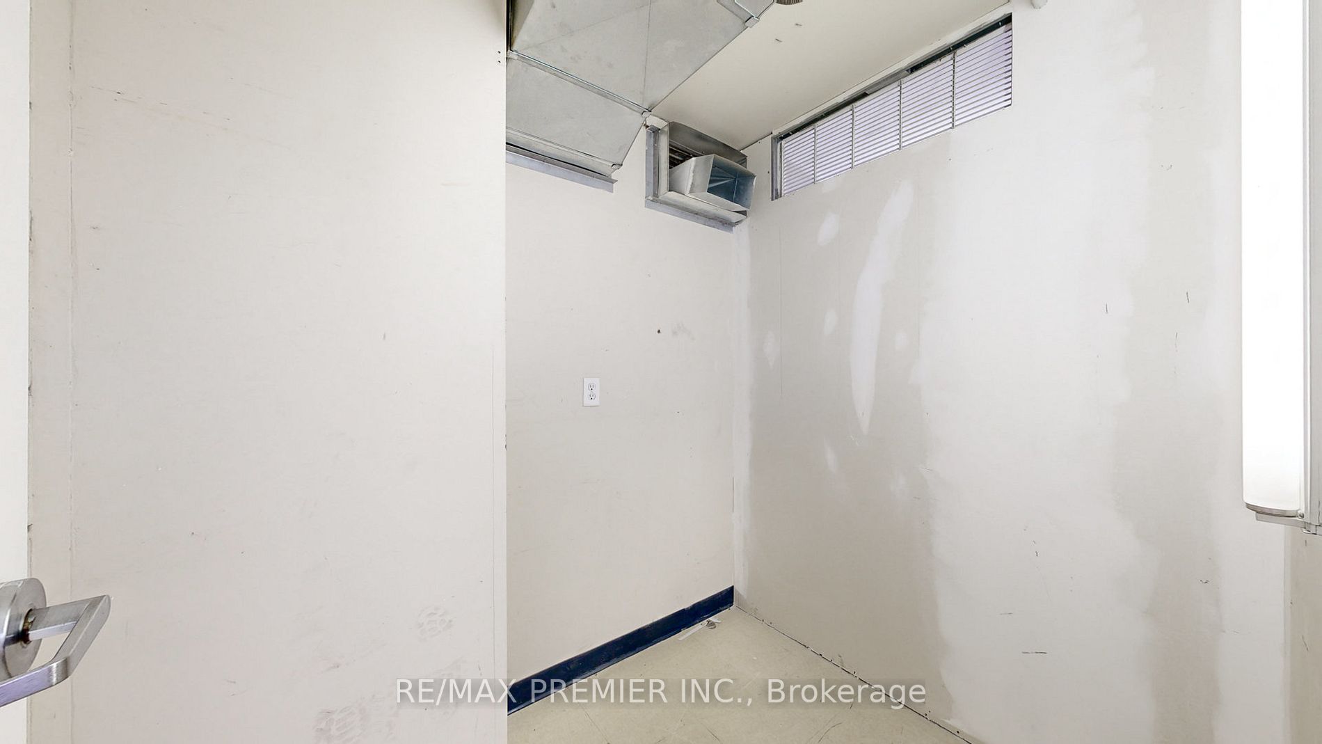93 Woodstream Blvd, #6 A/B