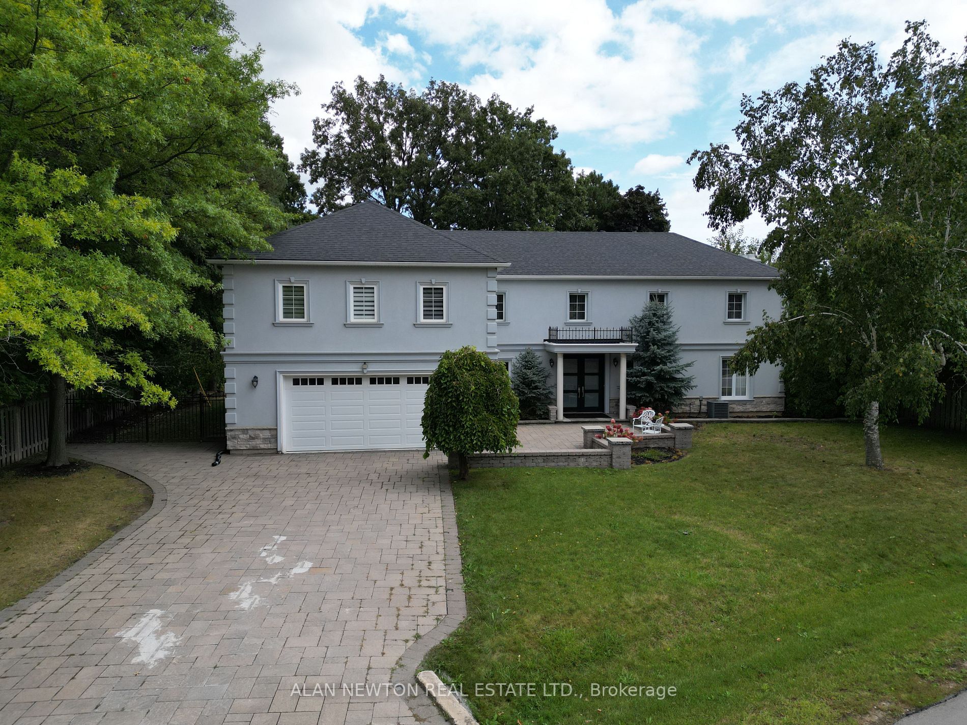 15 Laureleaf Rd