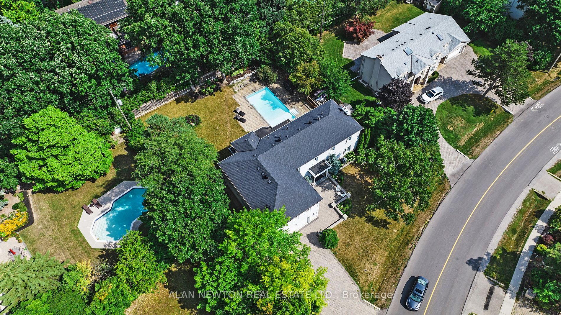 15 Laureleaf Rd