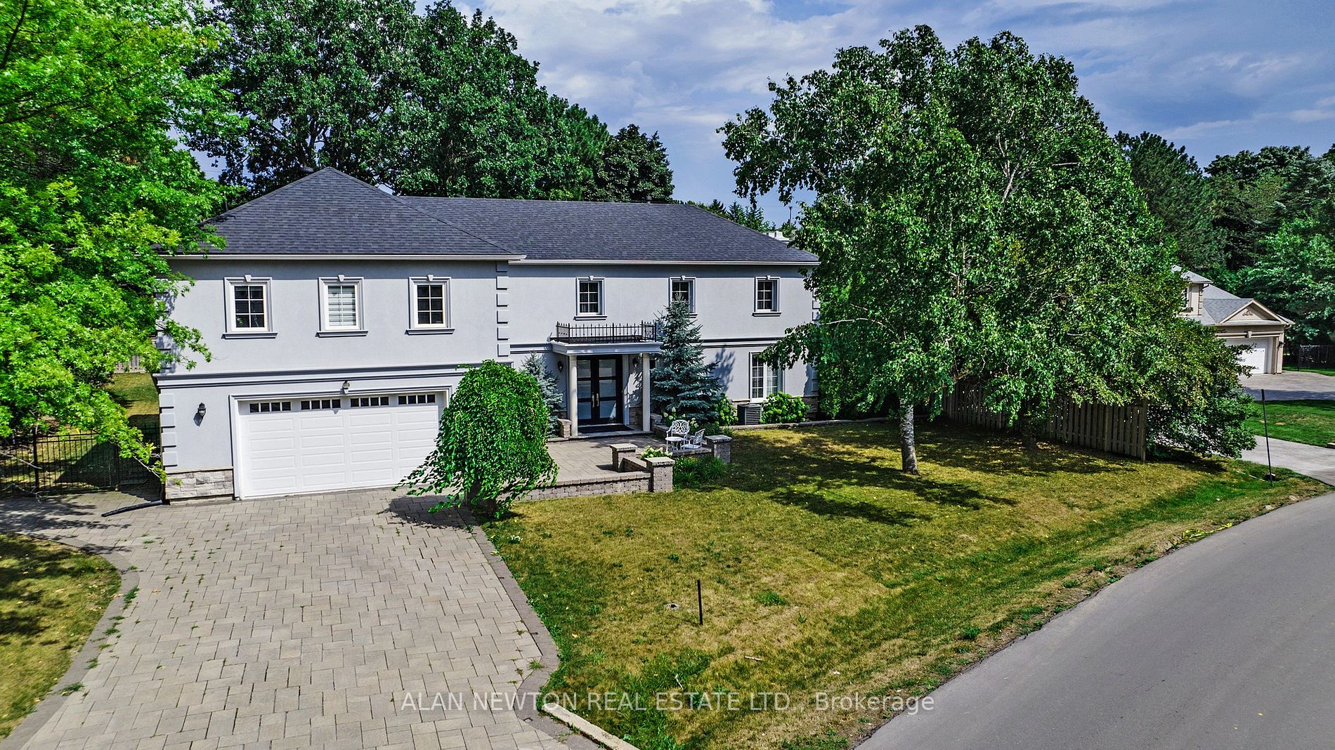 15 Laureleaf Rd
