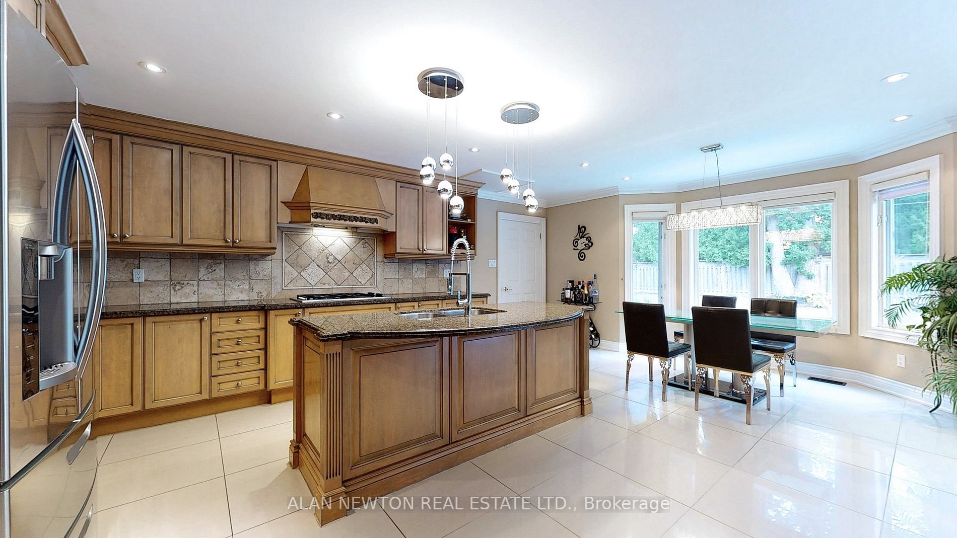 15 Laureleaf Rd