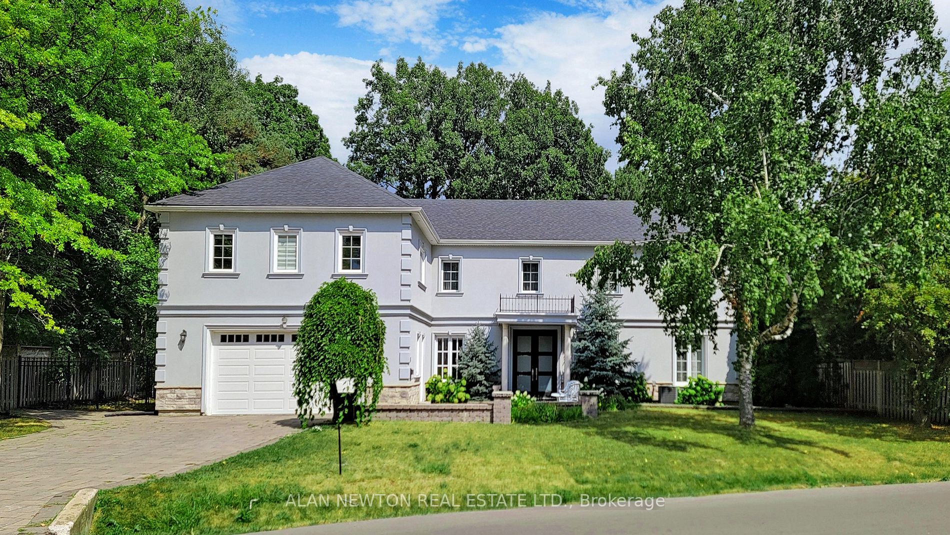 15 Laureleaf Rd