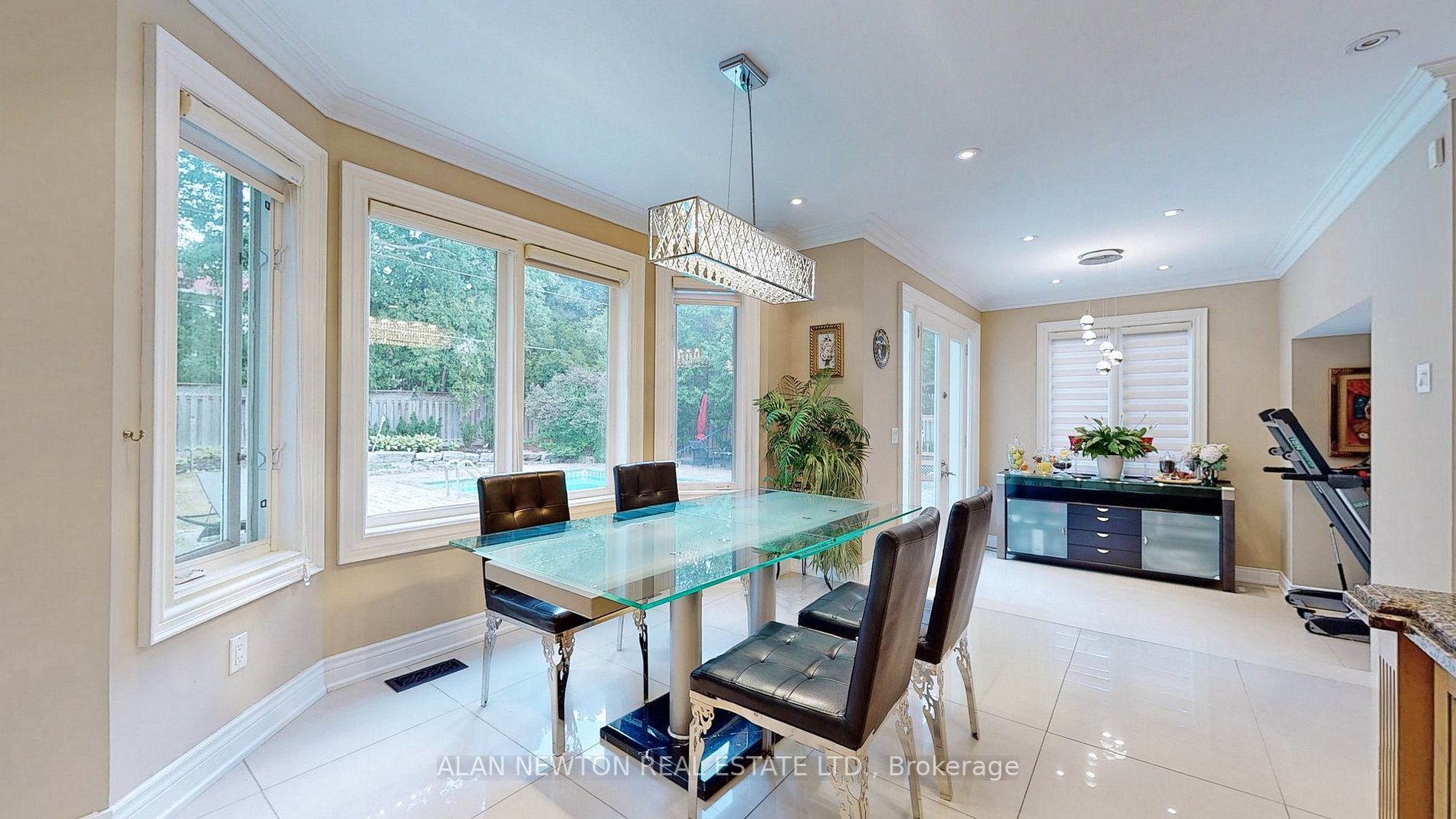 15 Laureleaf Rd