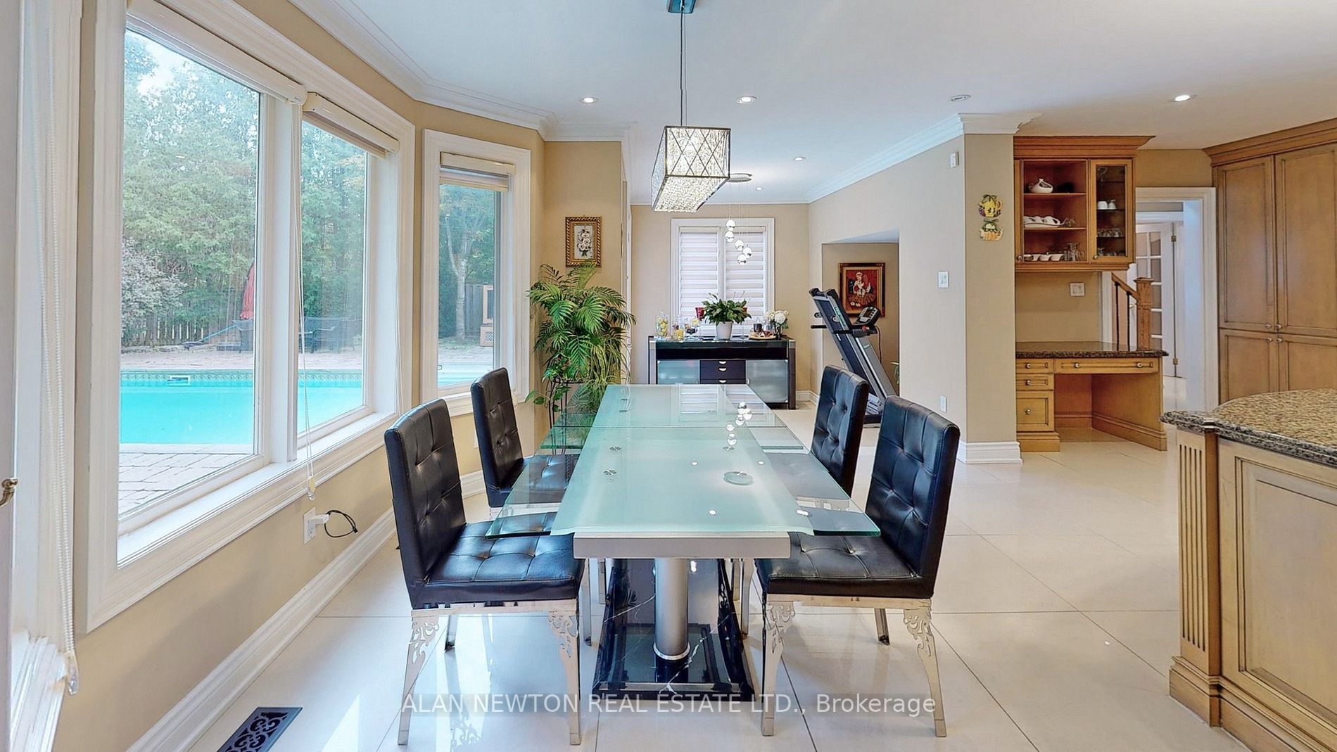 15 Laureleaf Rd