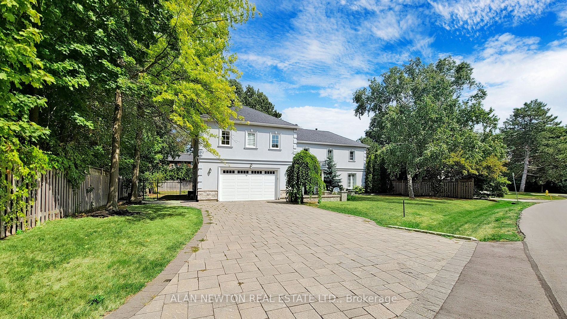 15 Laureleaf Rd