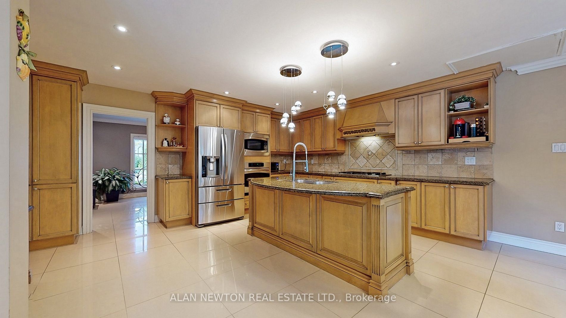 15 Laureleaf Rd