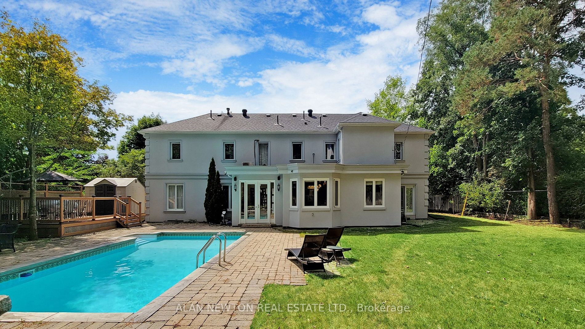 15 Laureleaf Rd