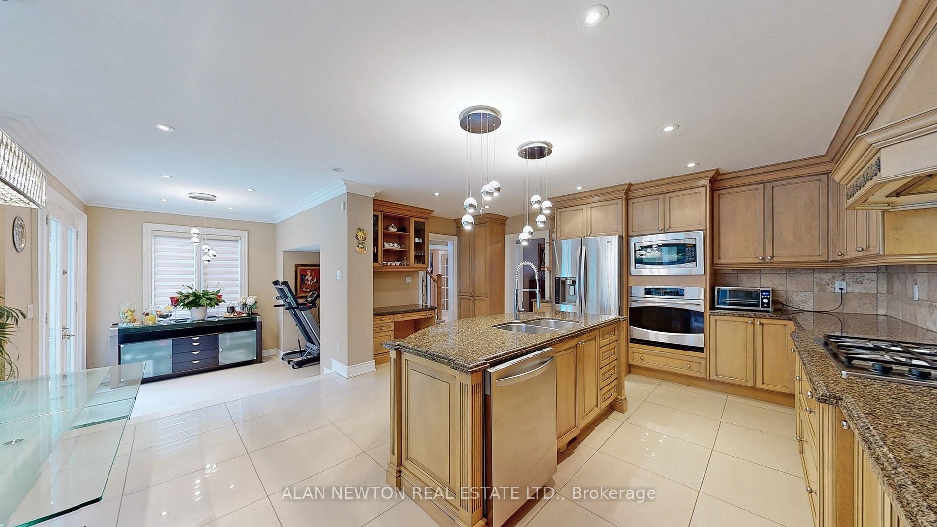 15 Laureleaf Rd