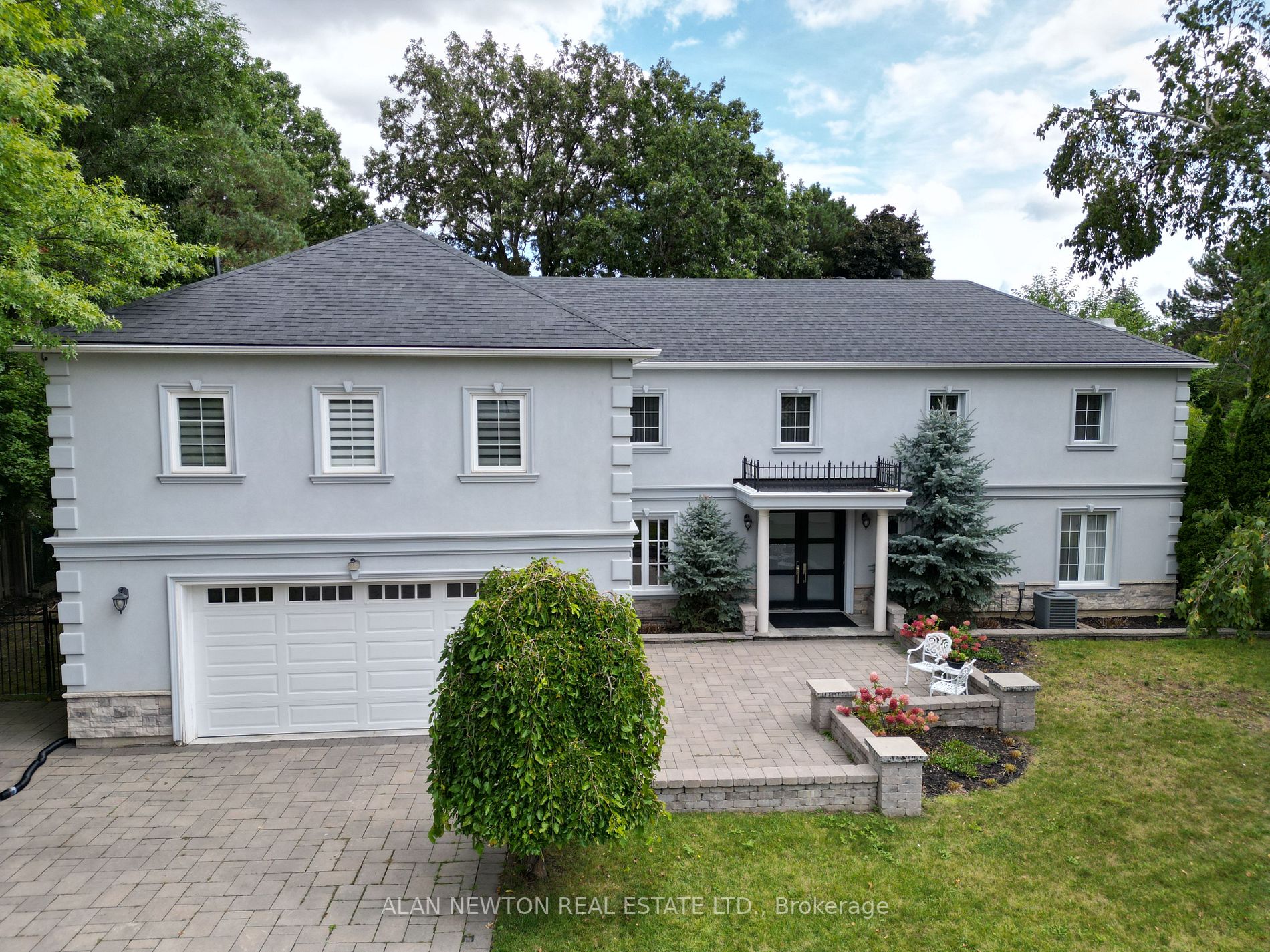 15 Laureleaf Rd