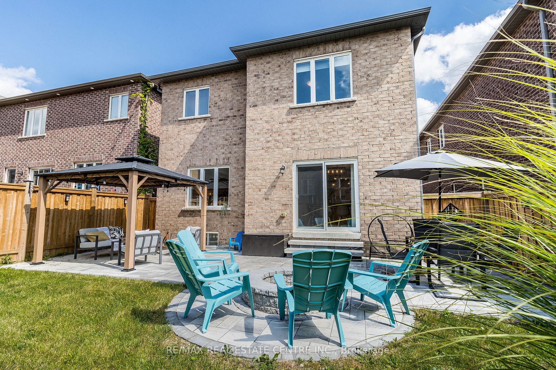 1153 Peelar Cres