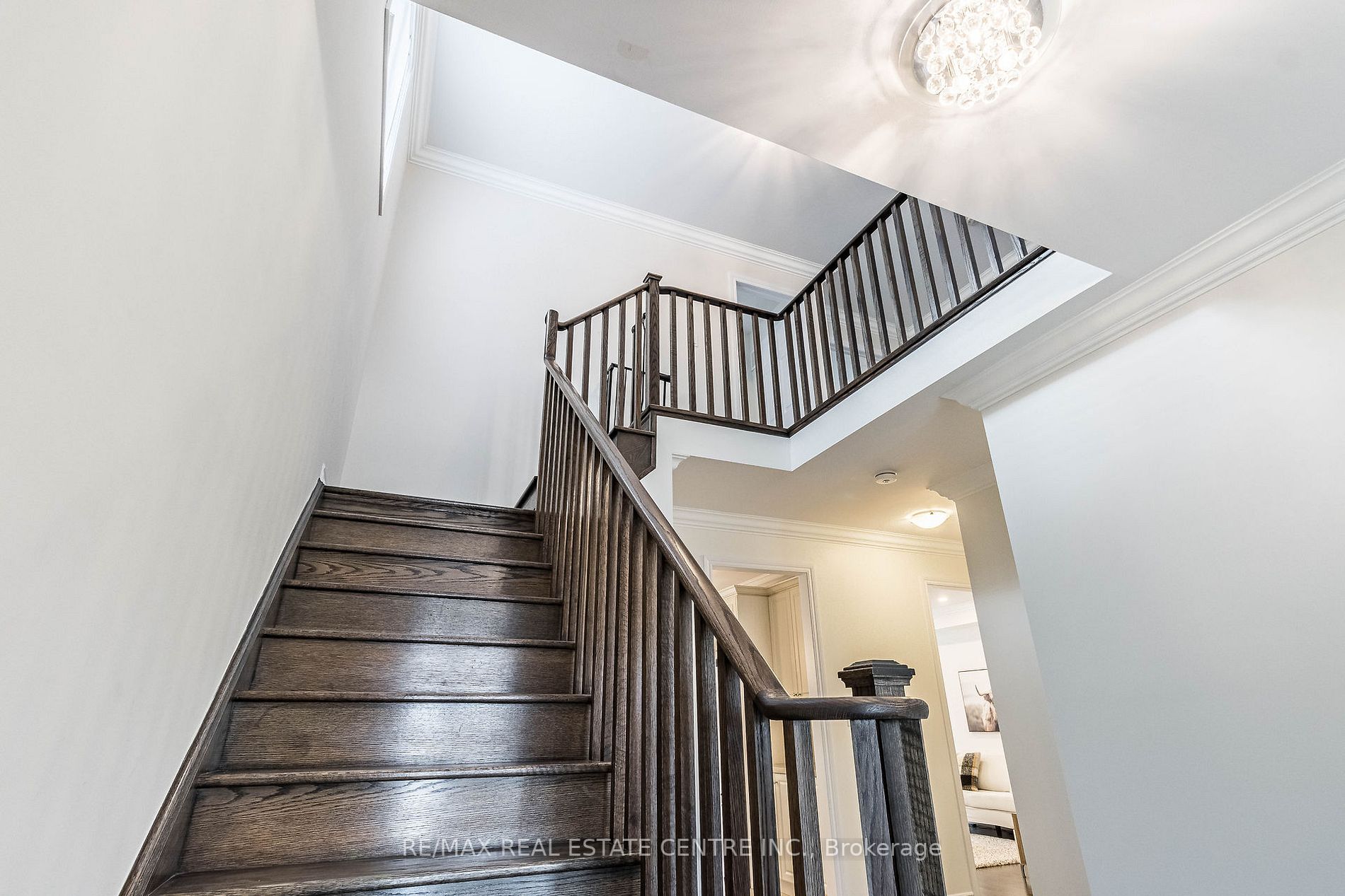 1153 Peelar Cres