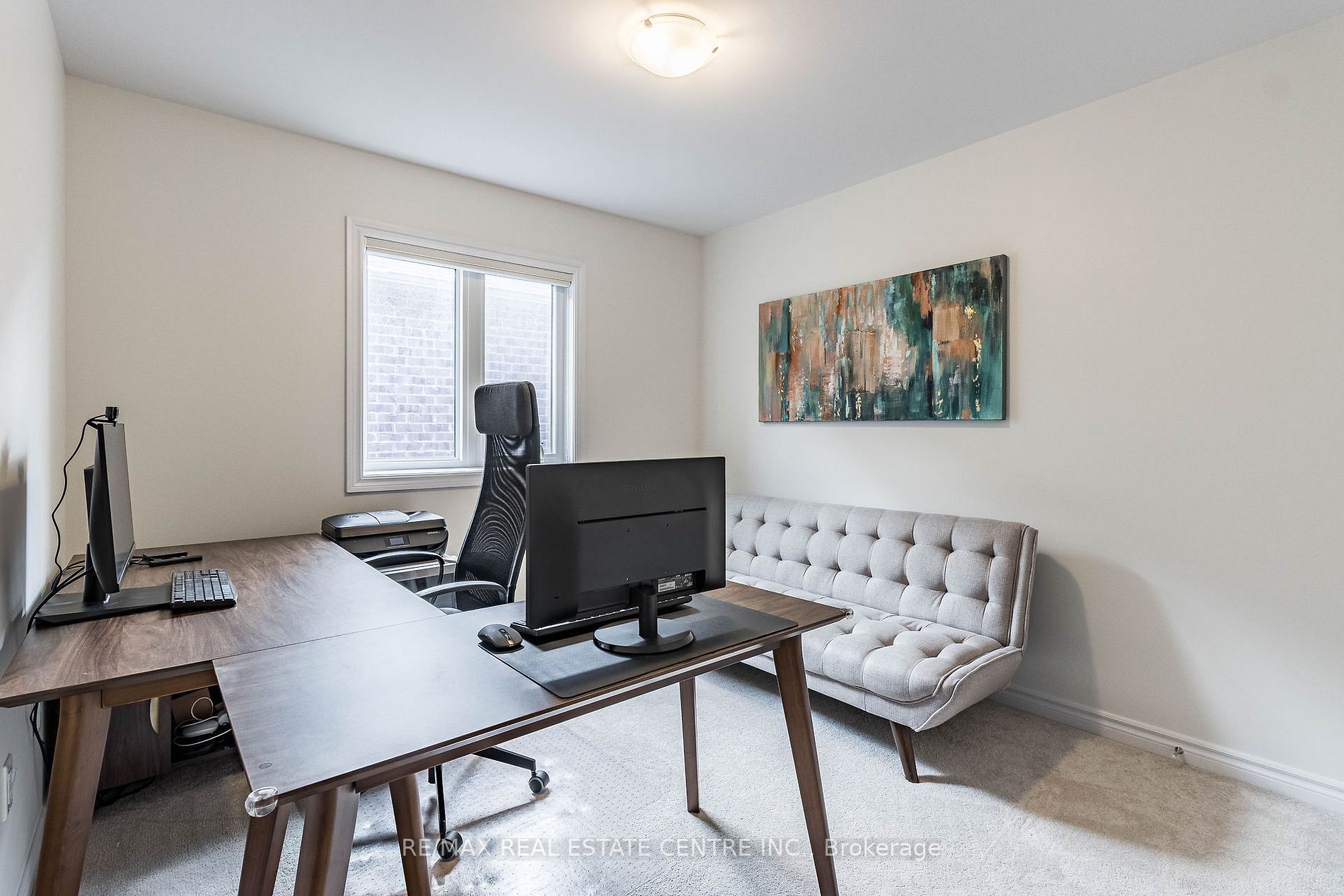 1153 Peelar Cres