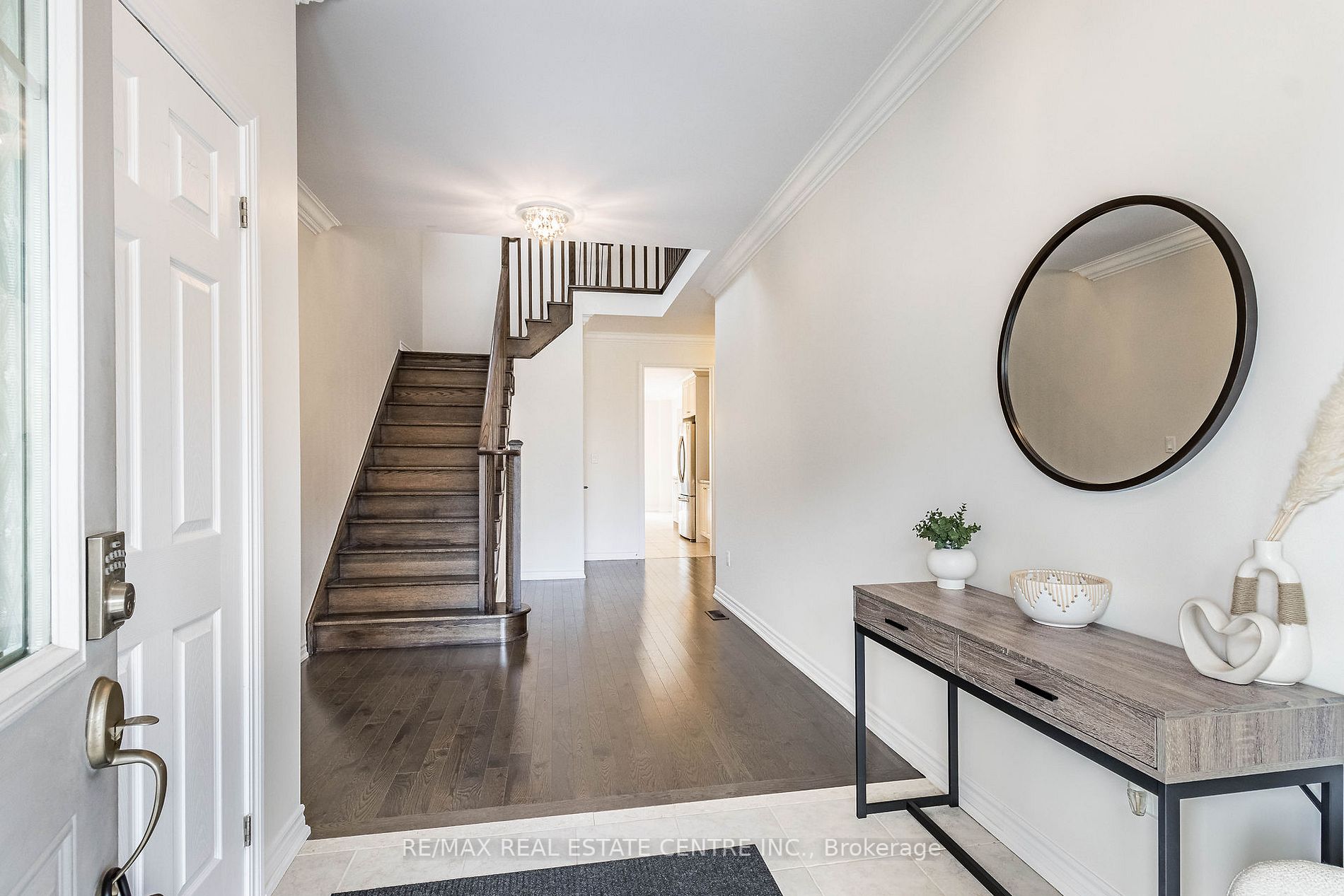 1153 Peelar Cres