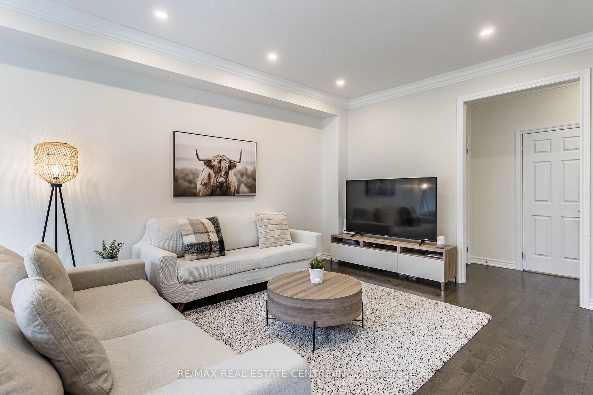 1153 Peelar Cres