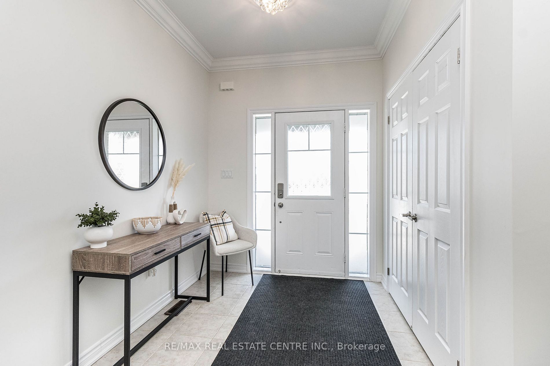 1153 Peelar Cres