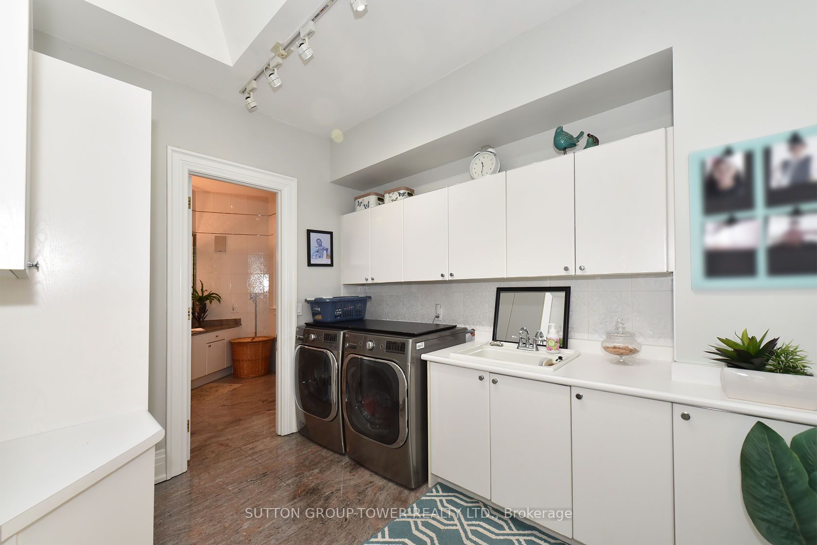 71 Delia Pl