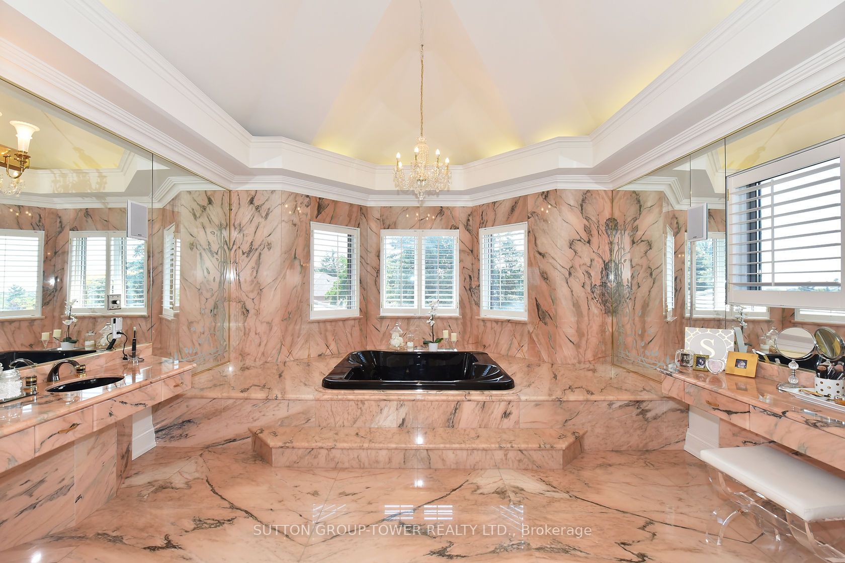 71 Delia Pl