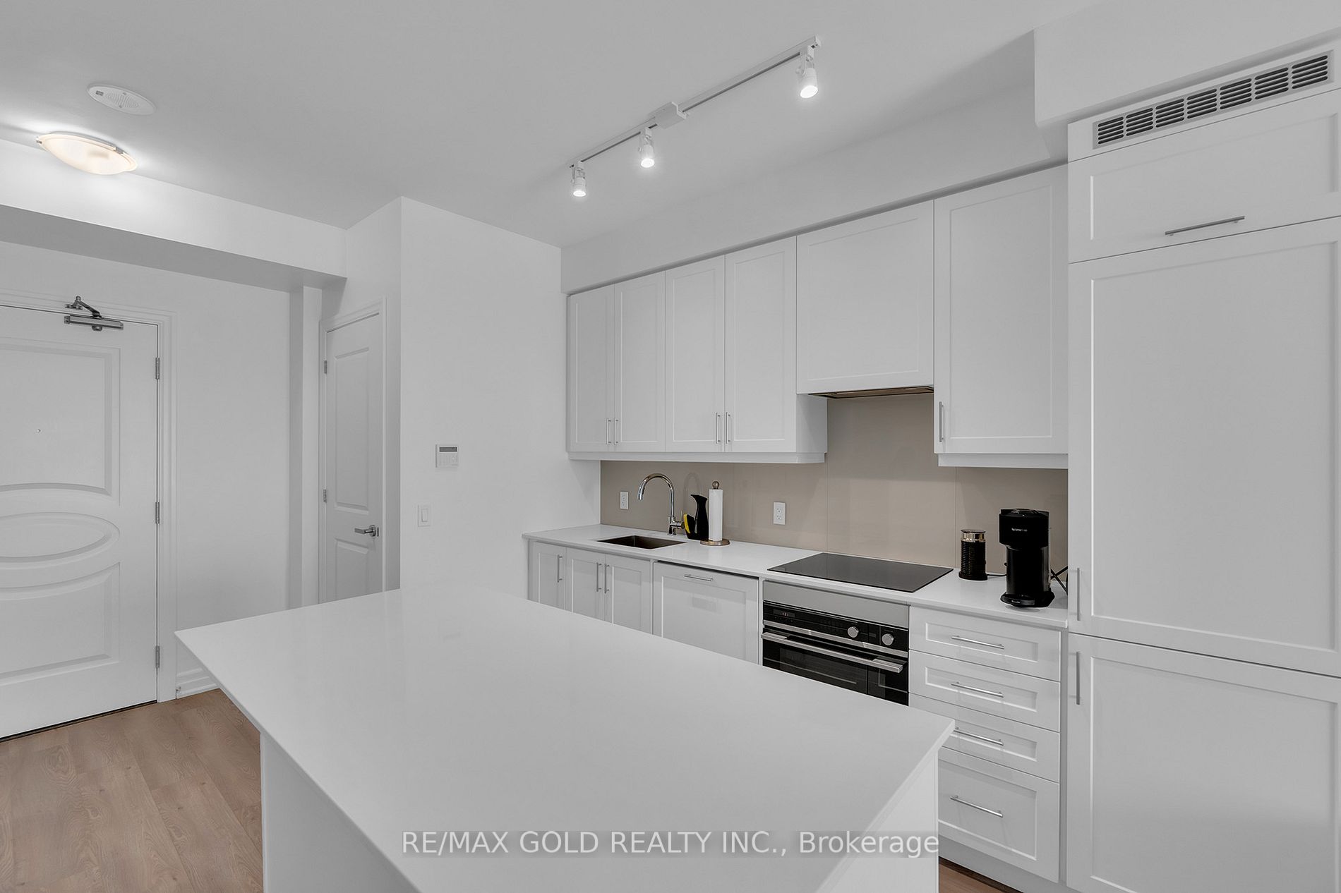 9085 Jane Street, #705