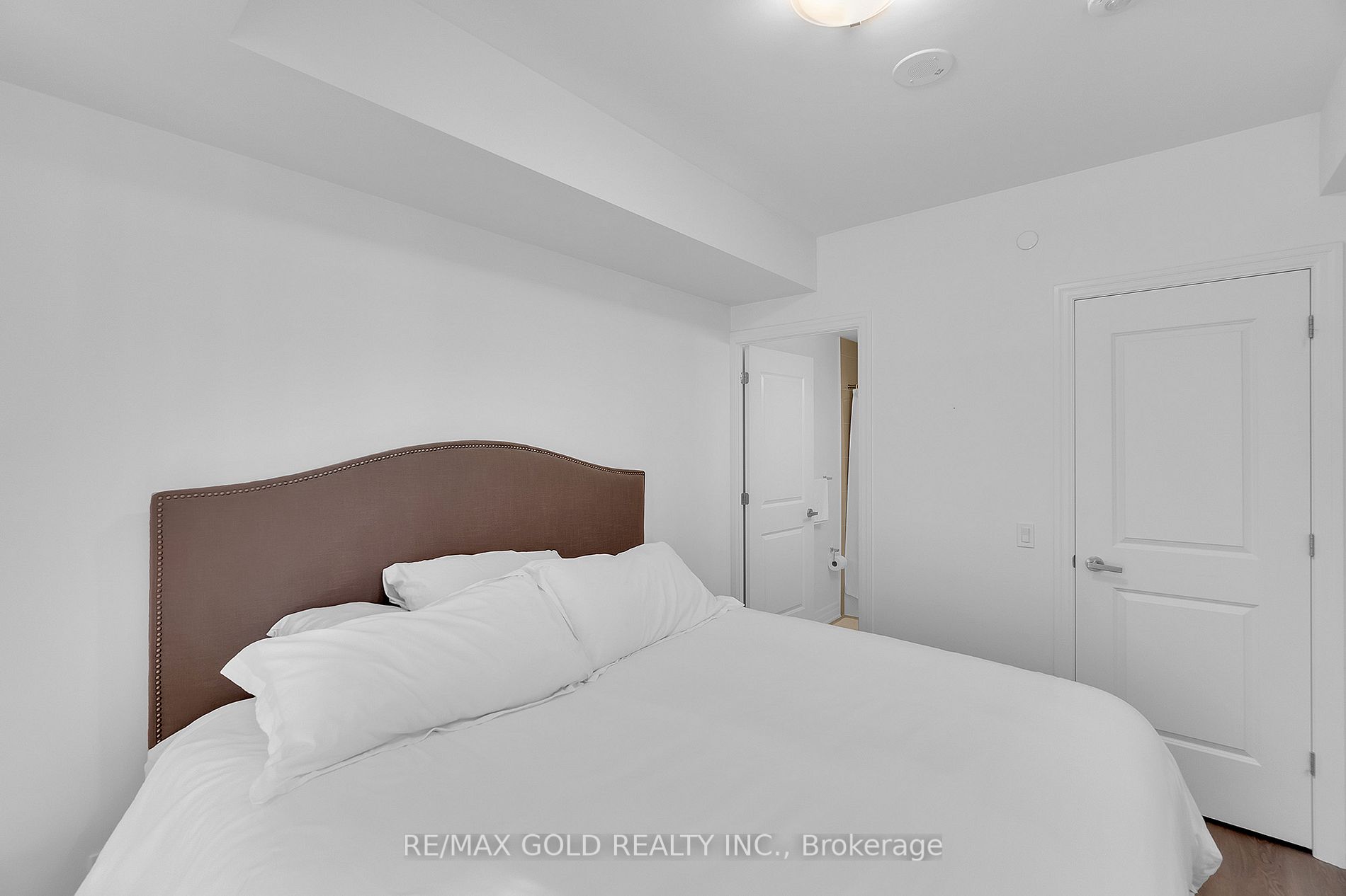 9085 Jane Street, #705