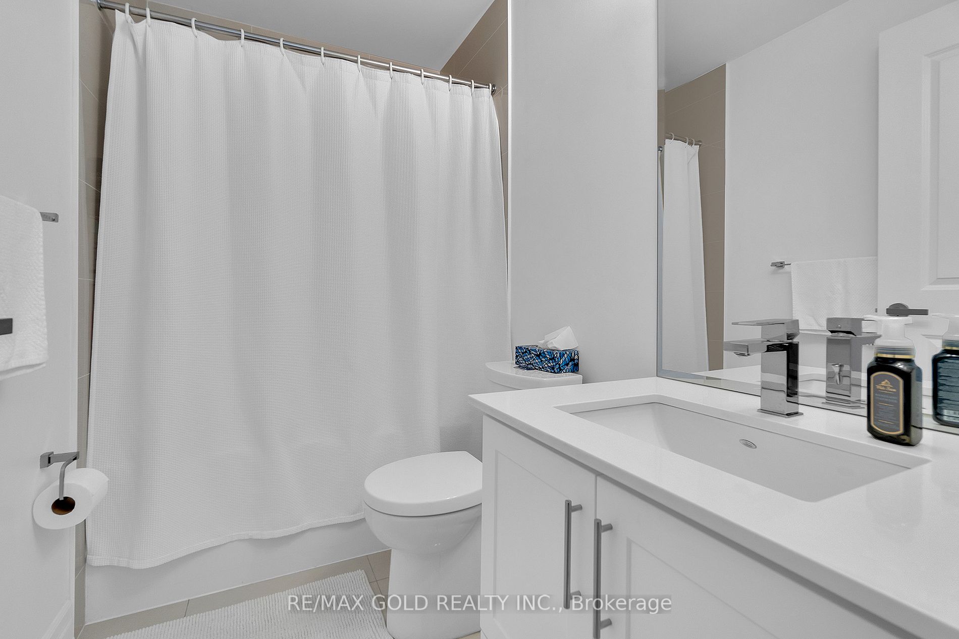 9085 Jane Street, #705