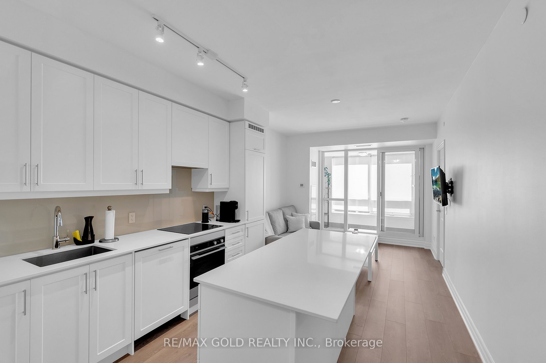 9085 Jane Street, #705