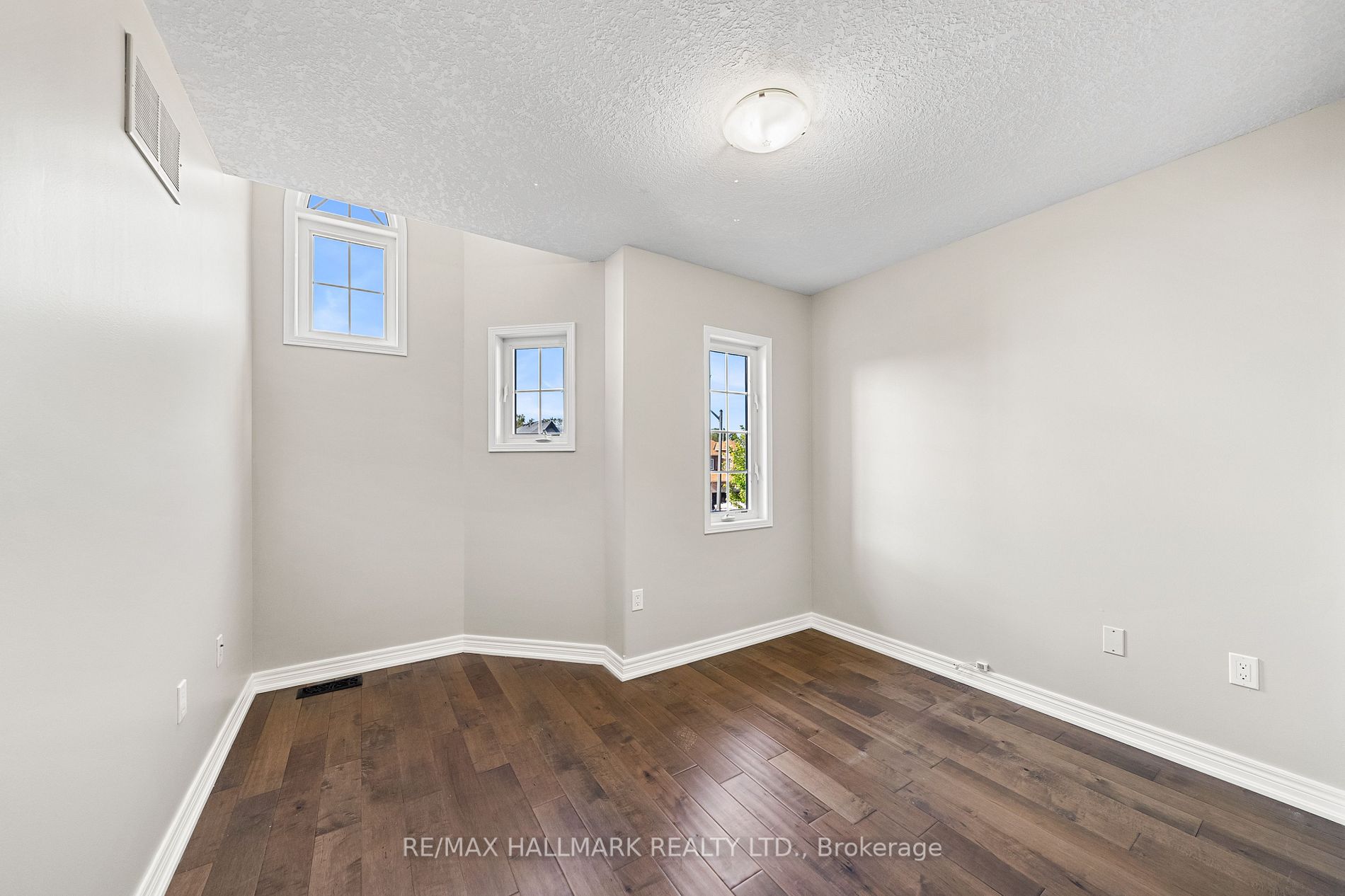 1821 Lamstone St, #Upper