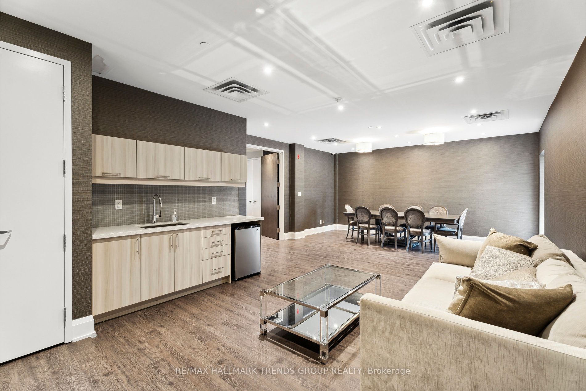 15277 Yonge St, #303