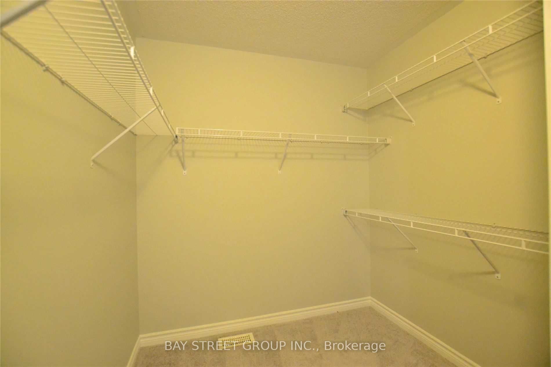 6 Degraaf Cres
