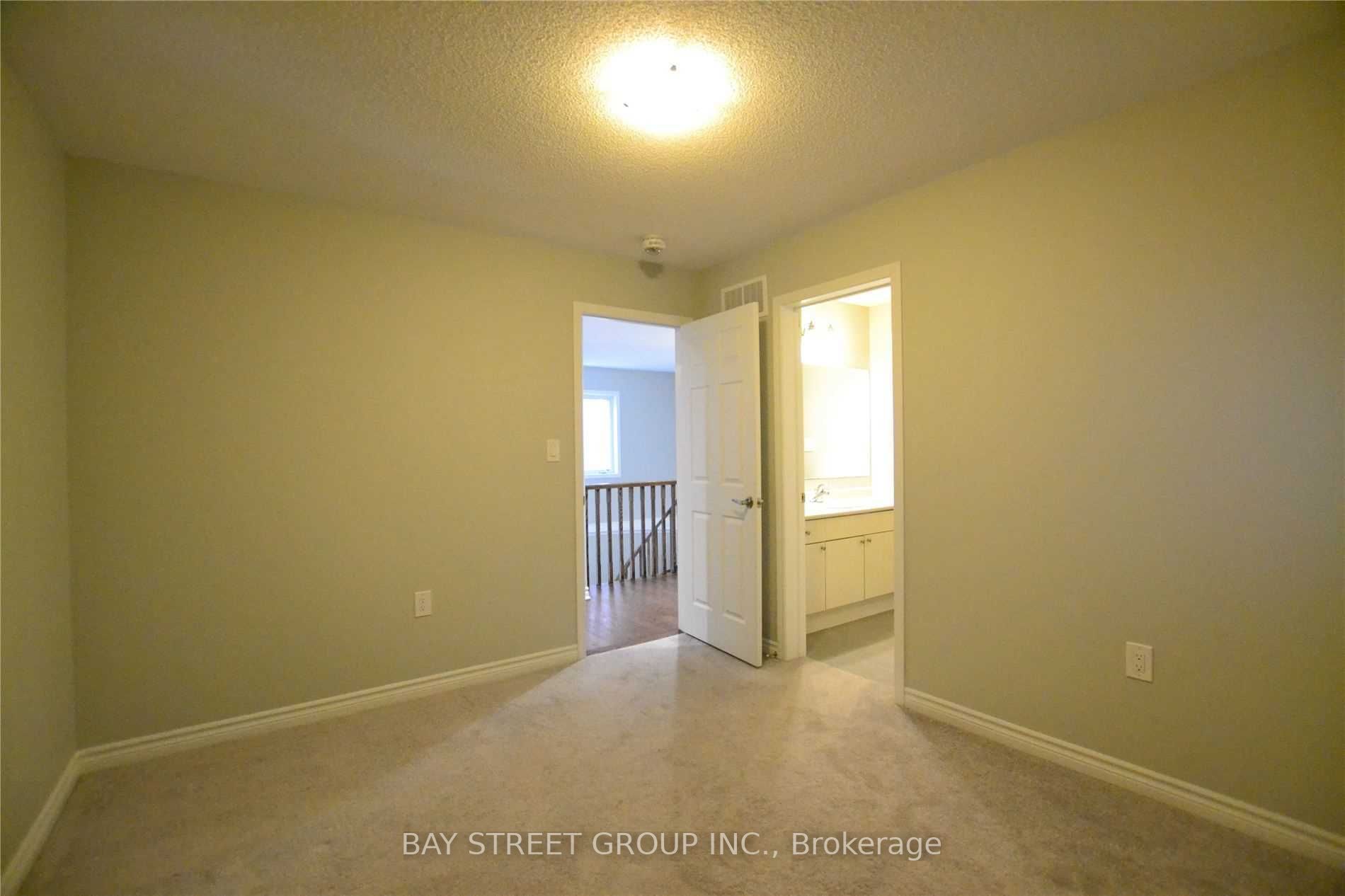 6 Degraaf Cres