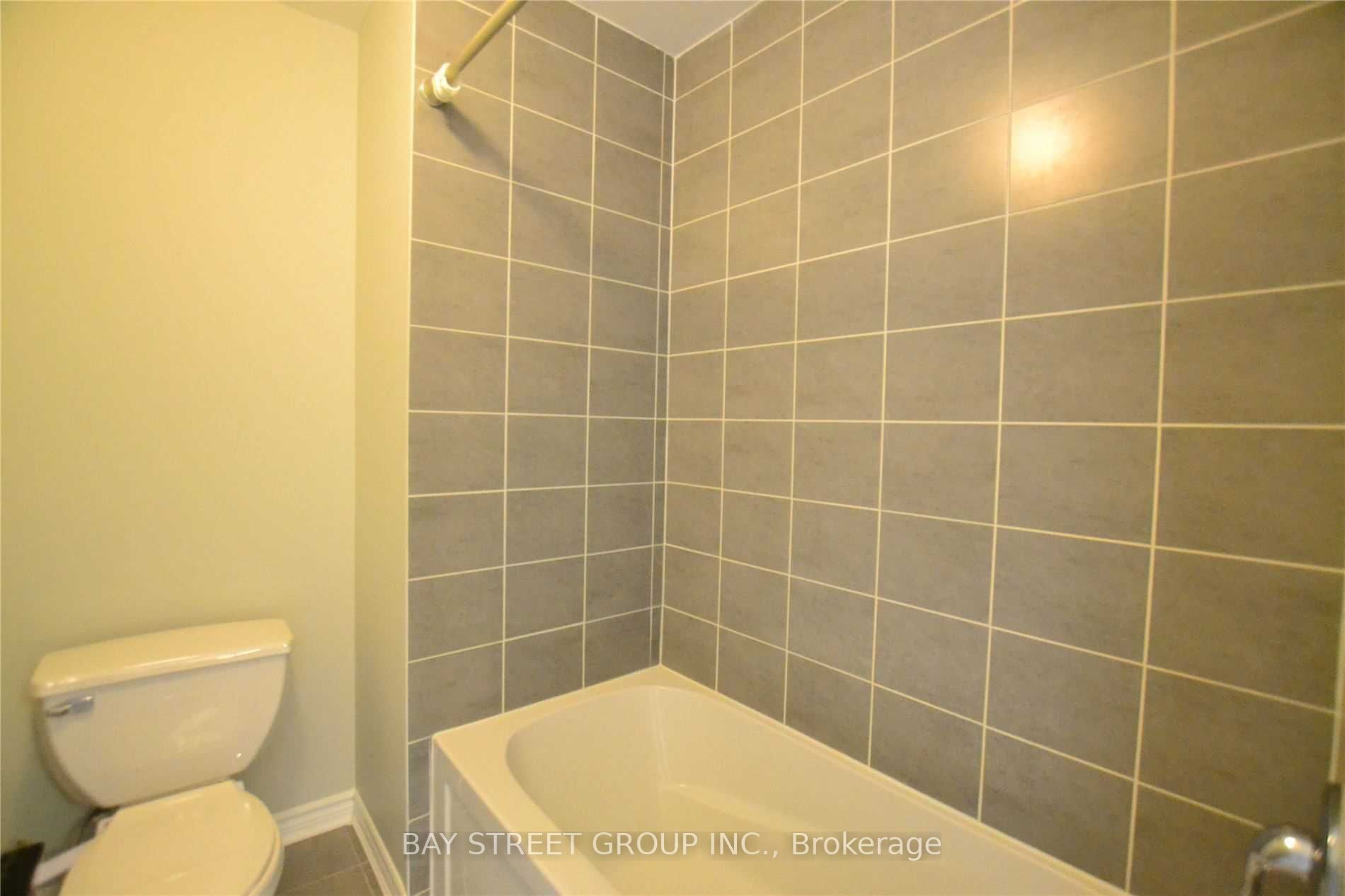 6 Degraaf Cres