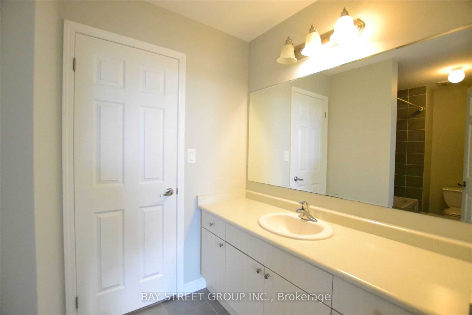 6 Degraaf Cres