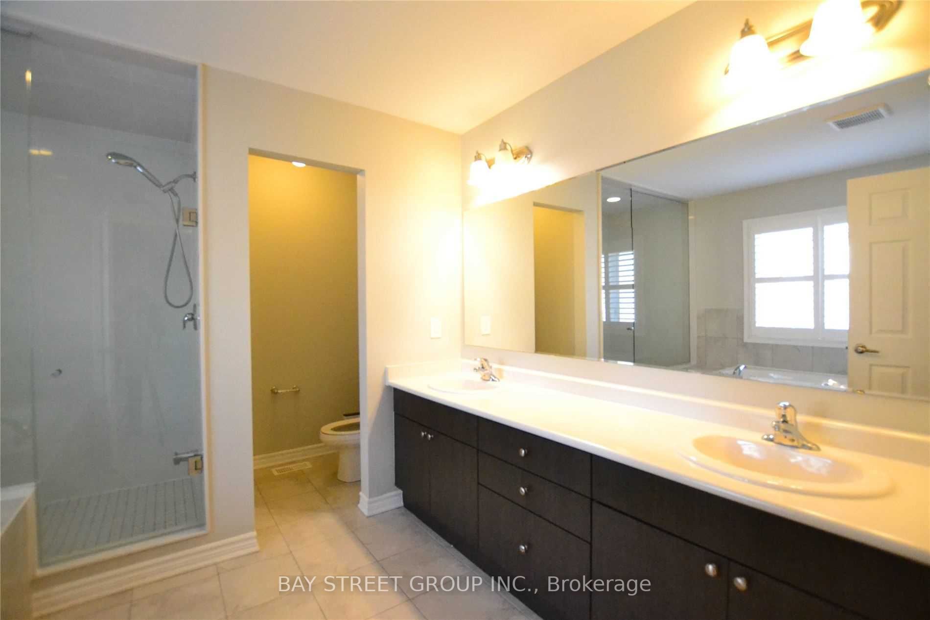 6 Degraaf Cres