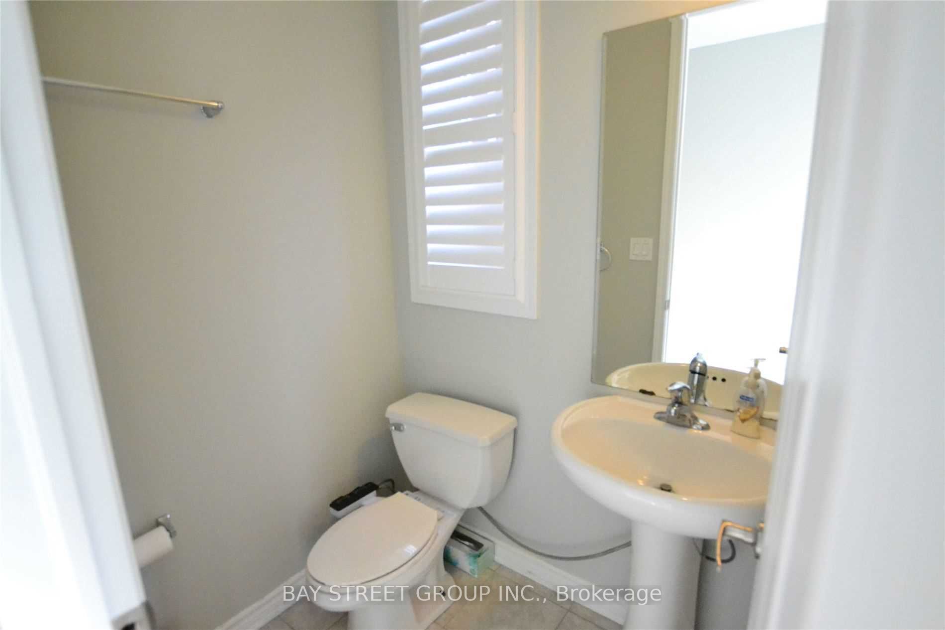6 Degraaf Cres
