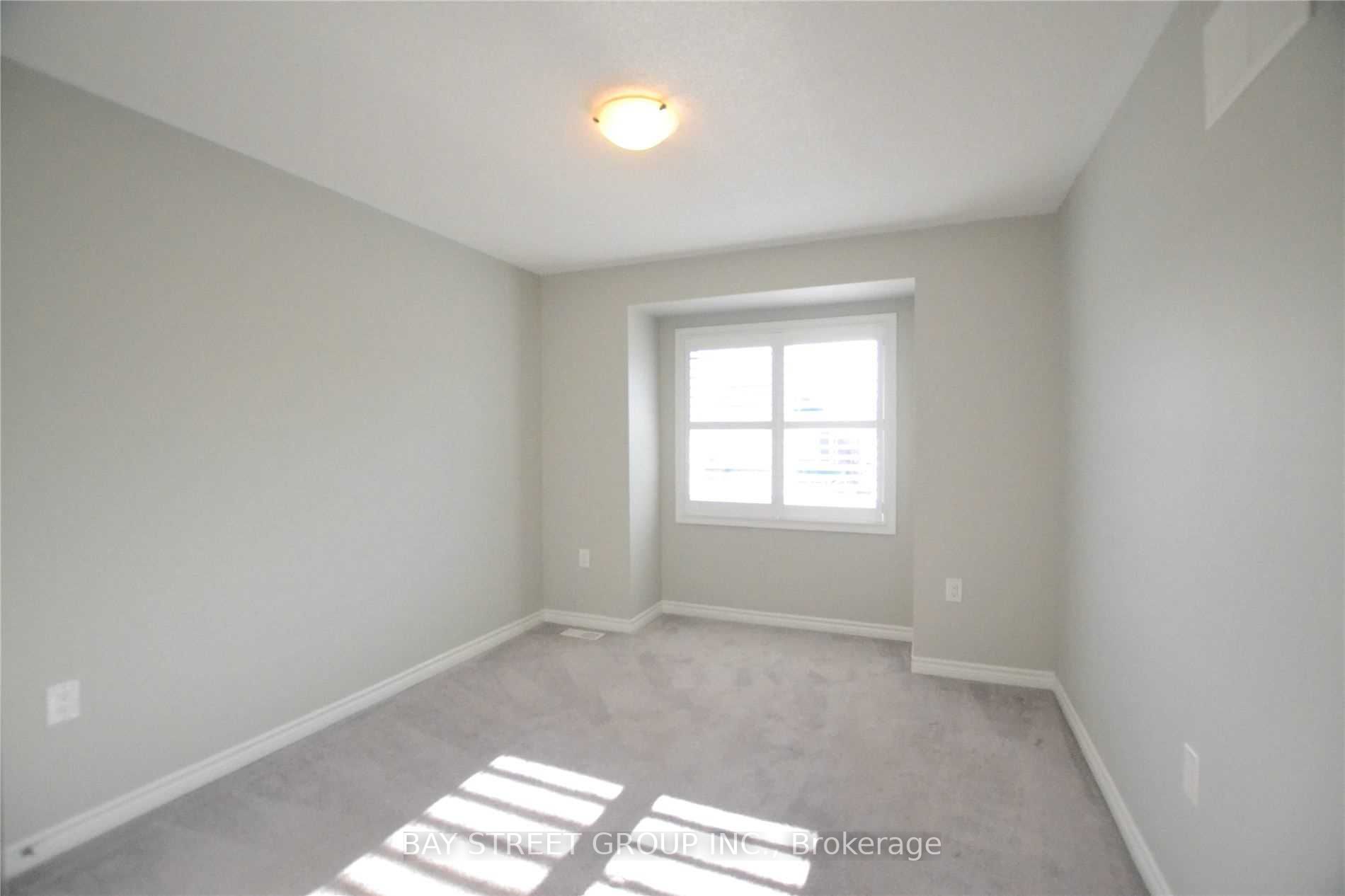 6 Degraaf Cres