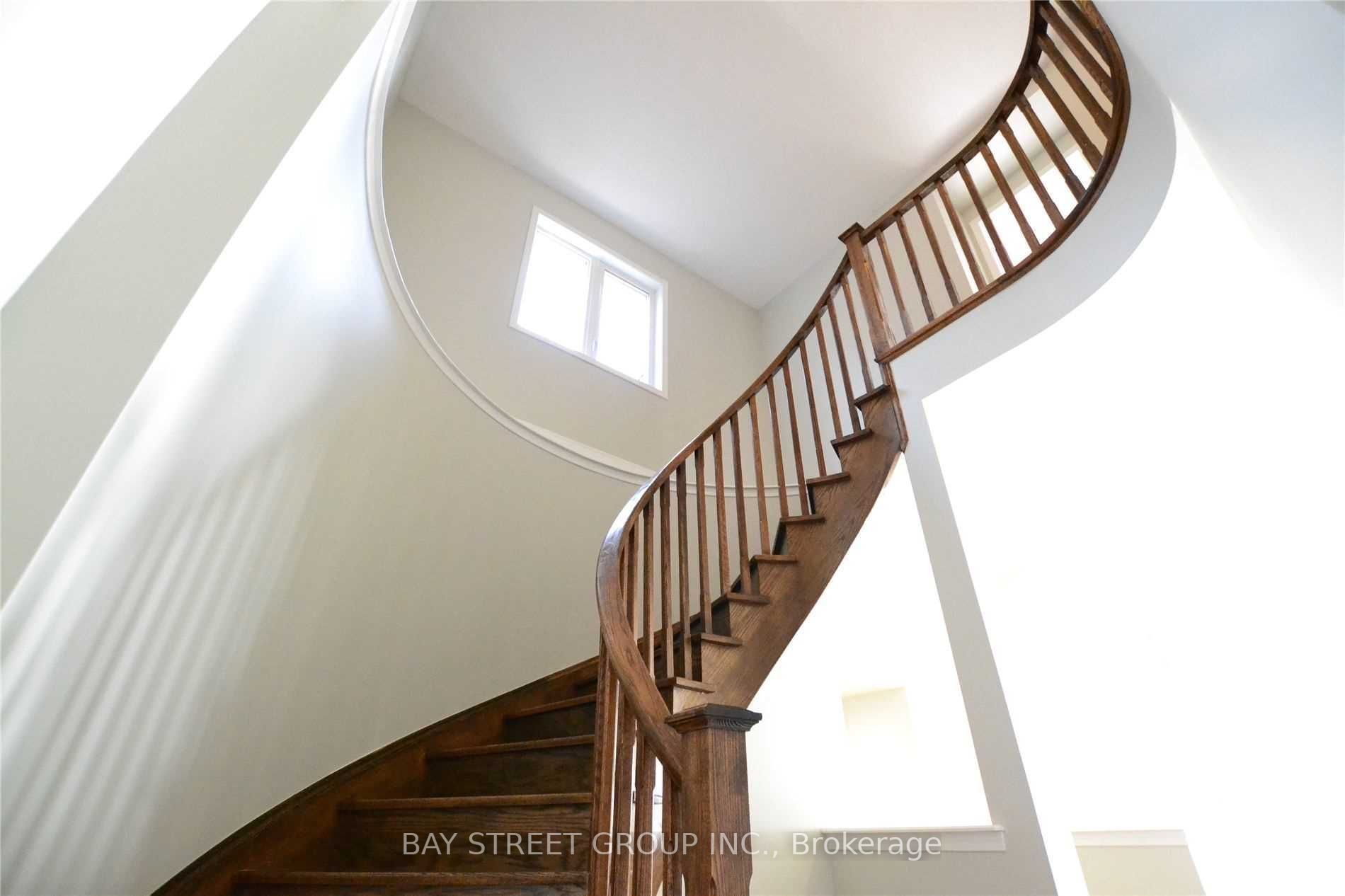 6 Degraaf Cres
