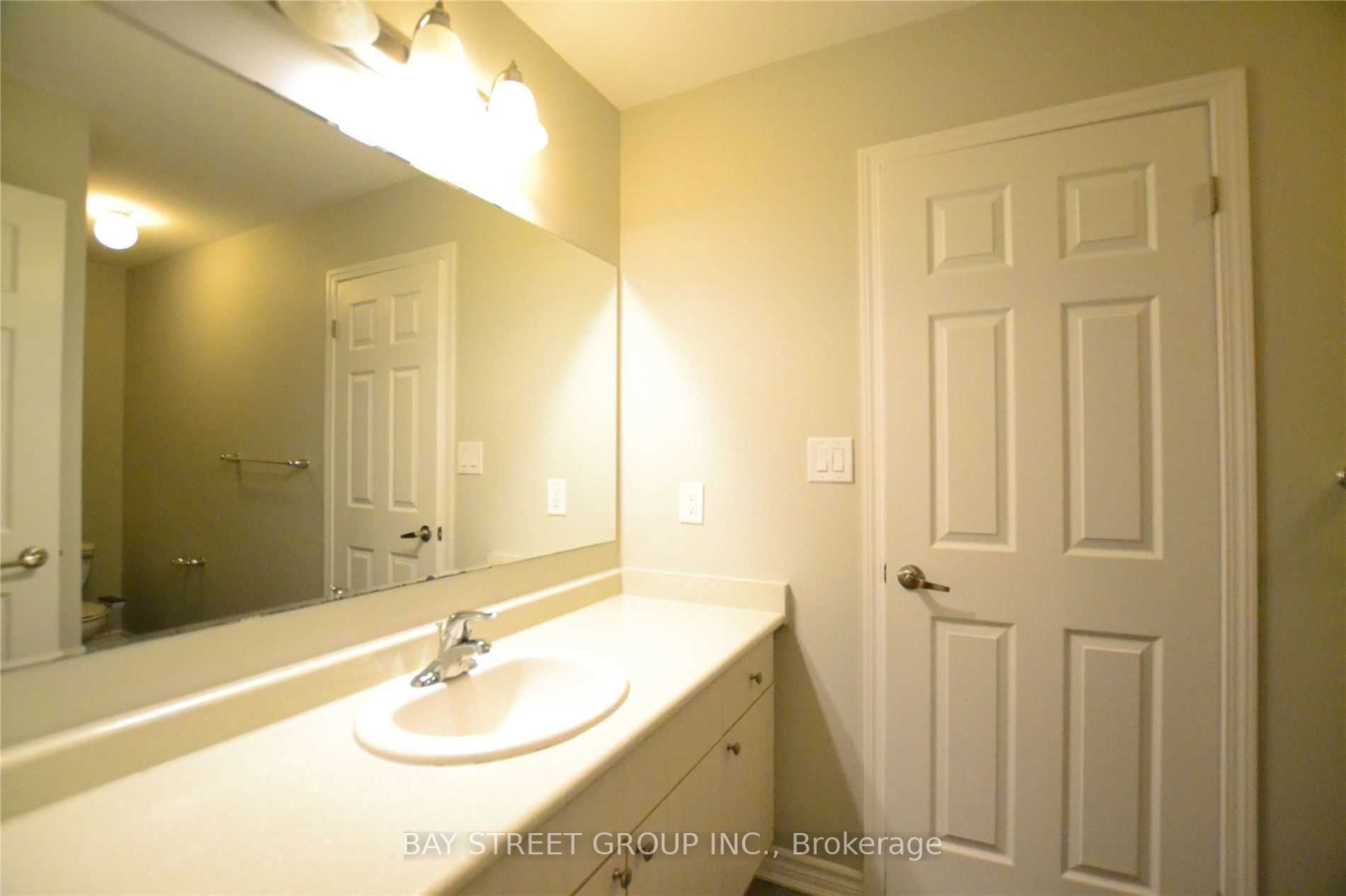 6 Degraaf Cres