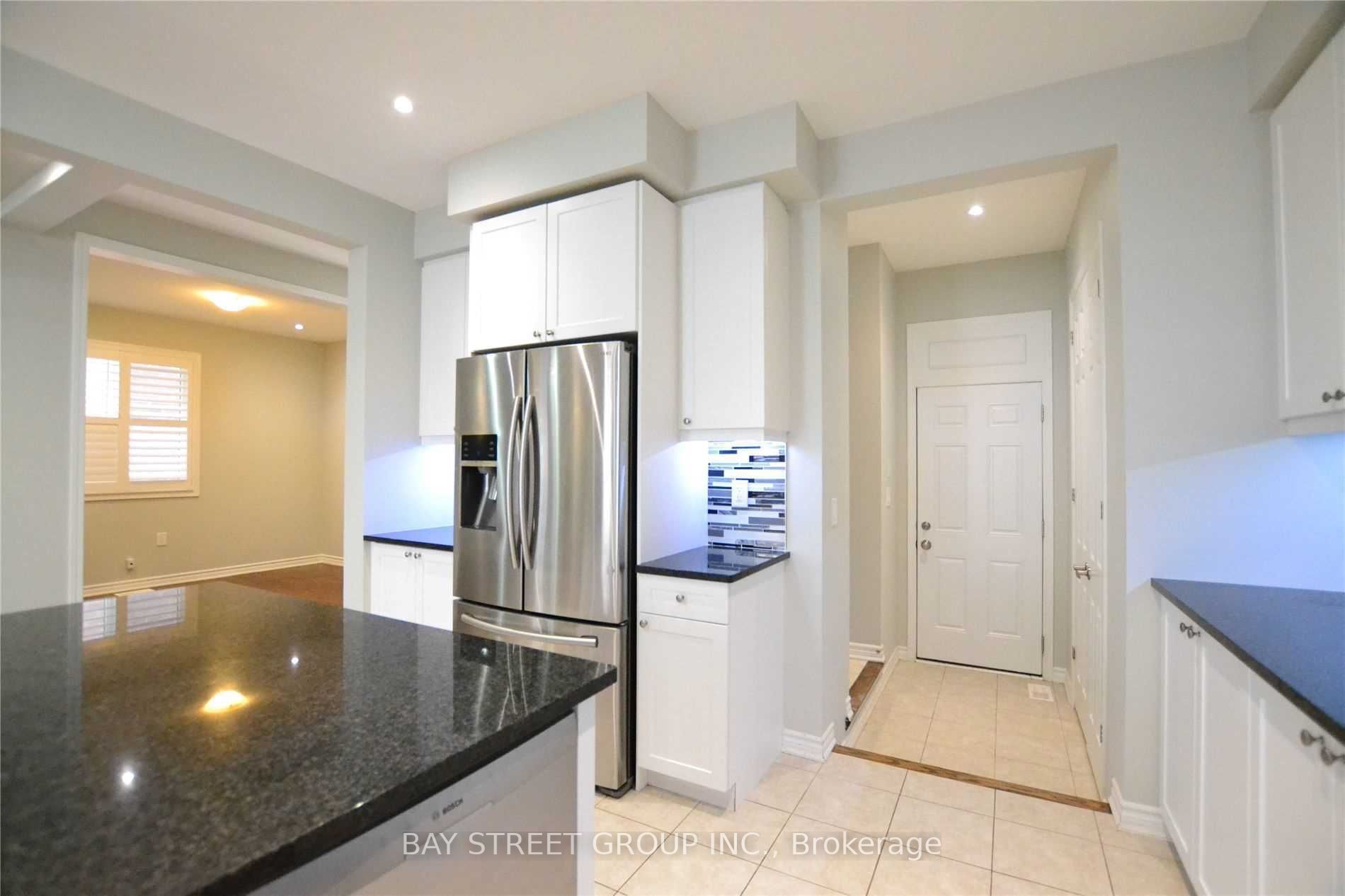 6 Degraaf Cres
