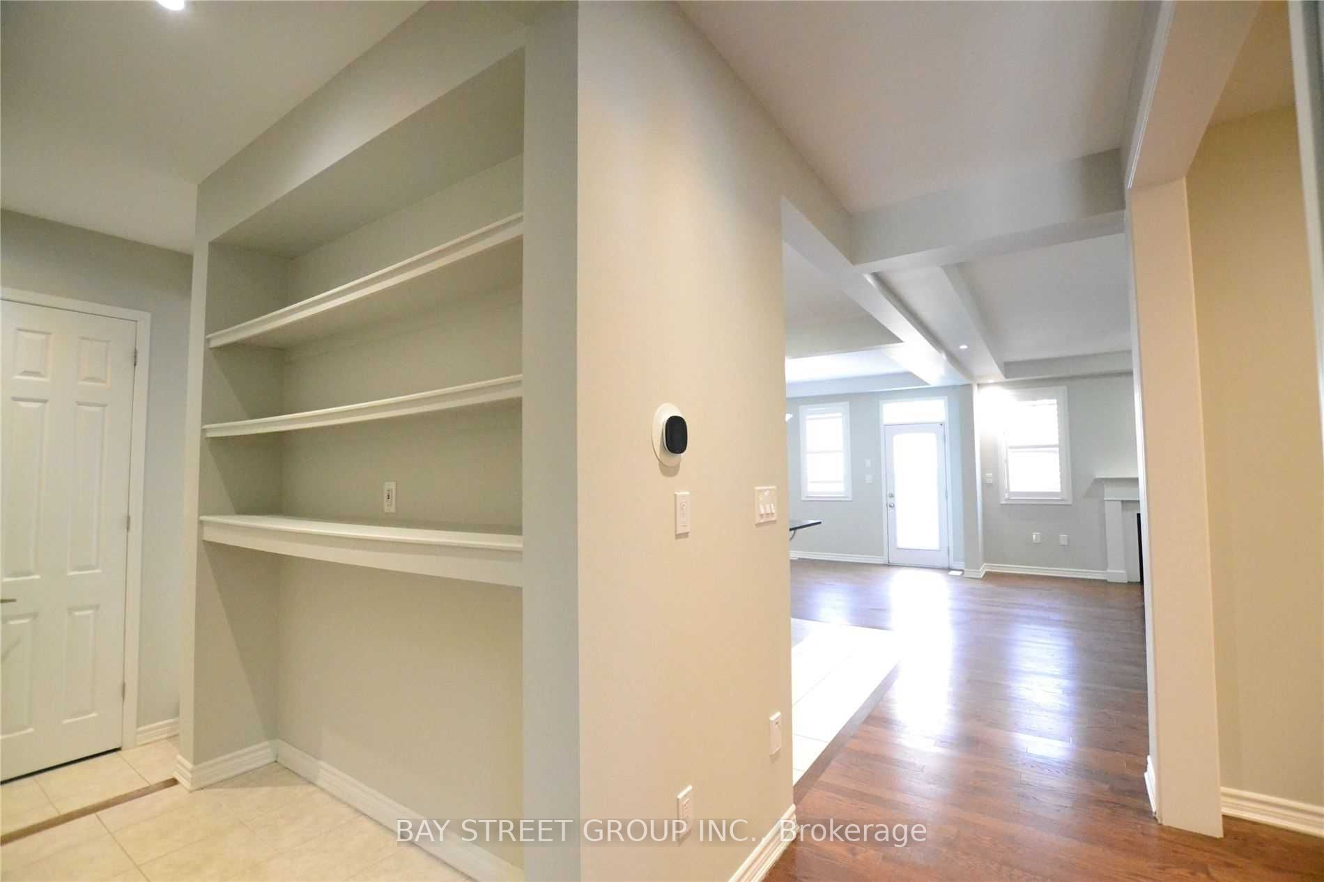6 Degraaf Cres