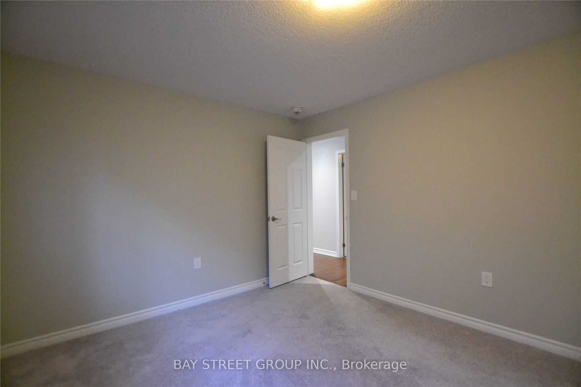 6 Degraaf Cres