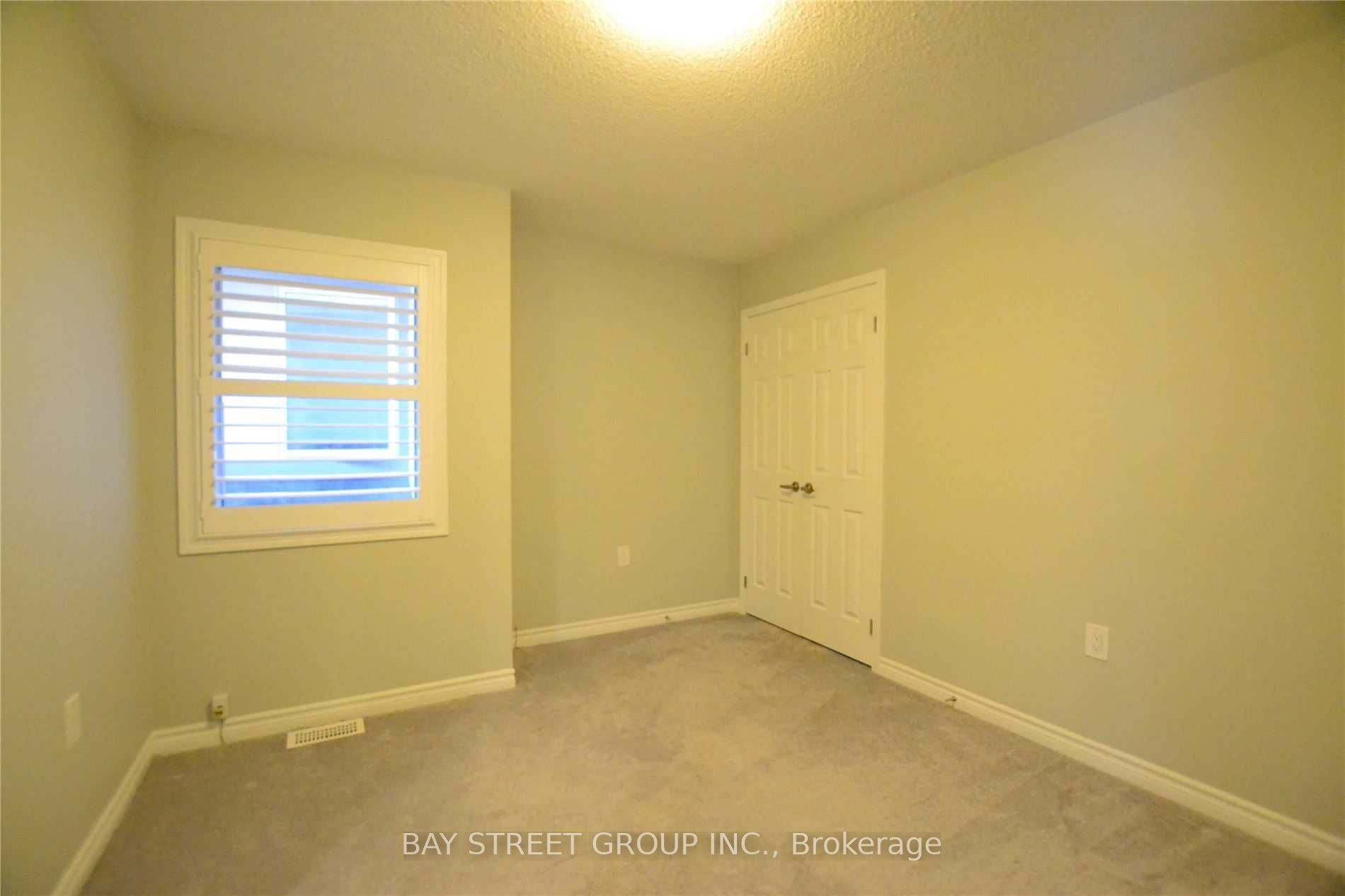 6 Degraaf Cres