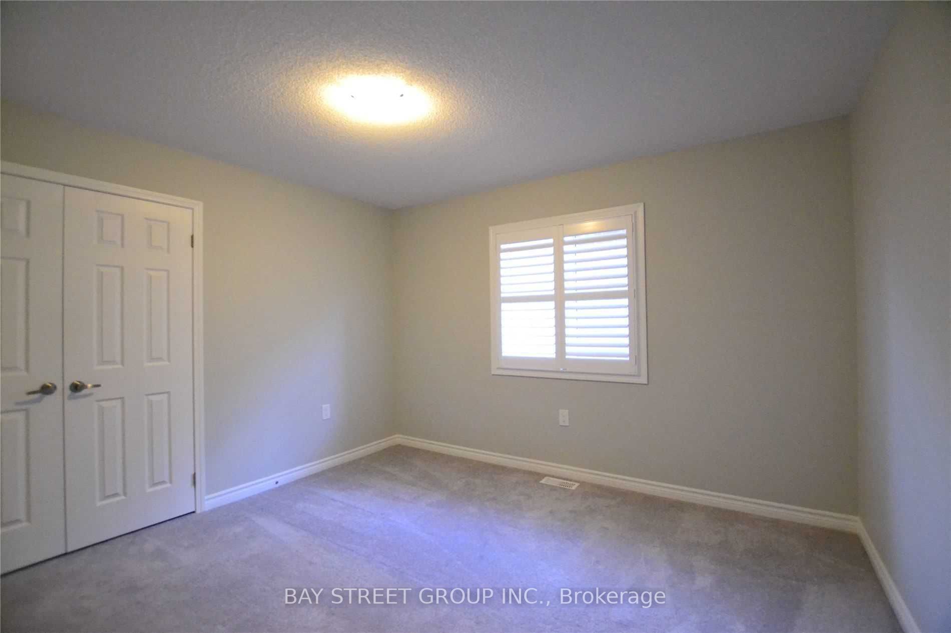6 Degraaf Cres
