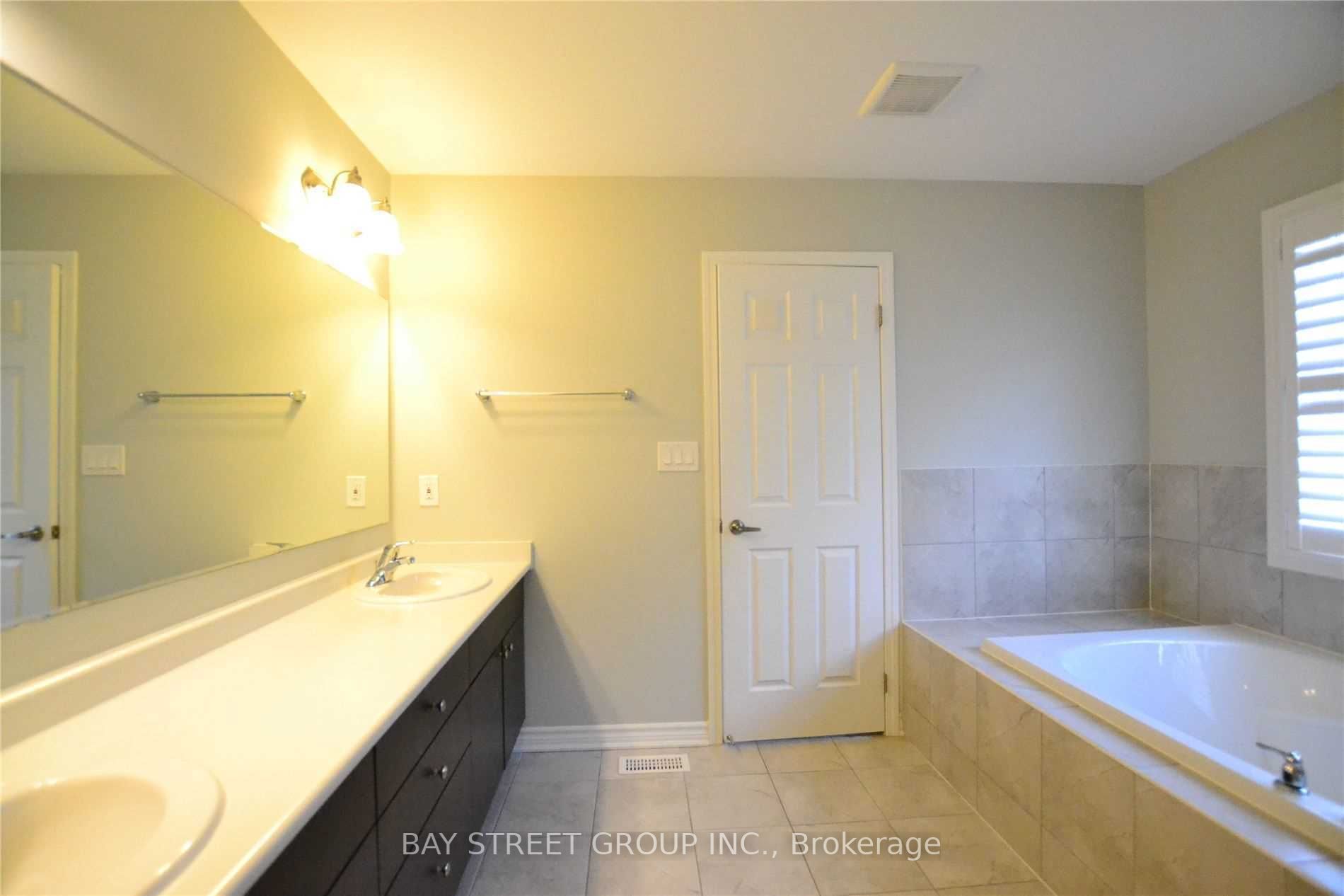 6 Degraaf Cres