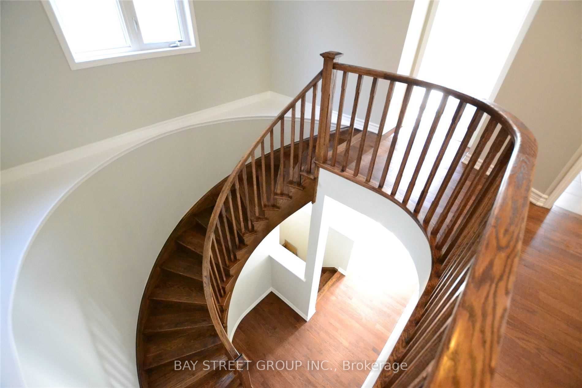 6 Degraaf Cres