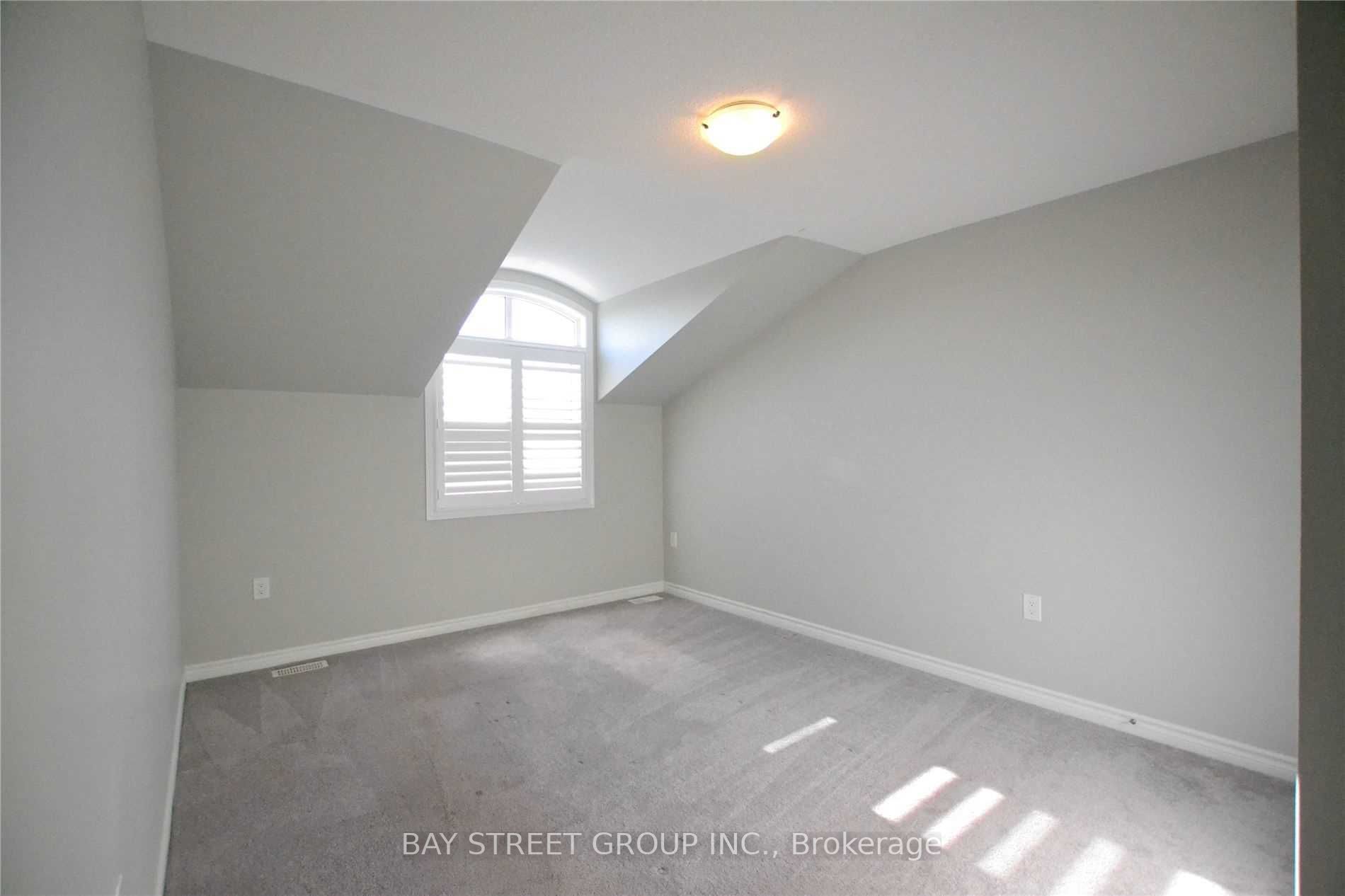 6 Degraaf Cres