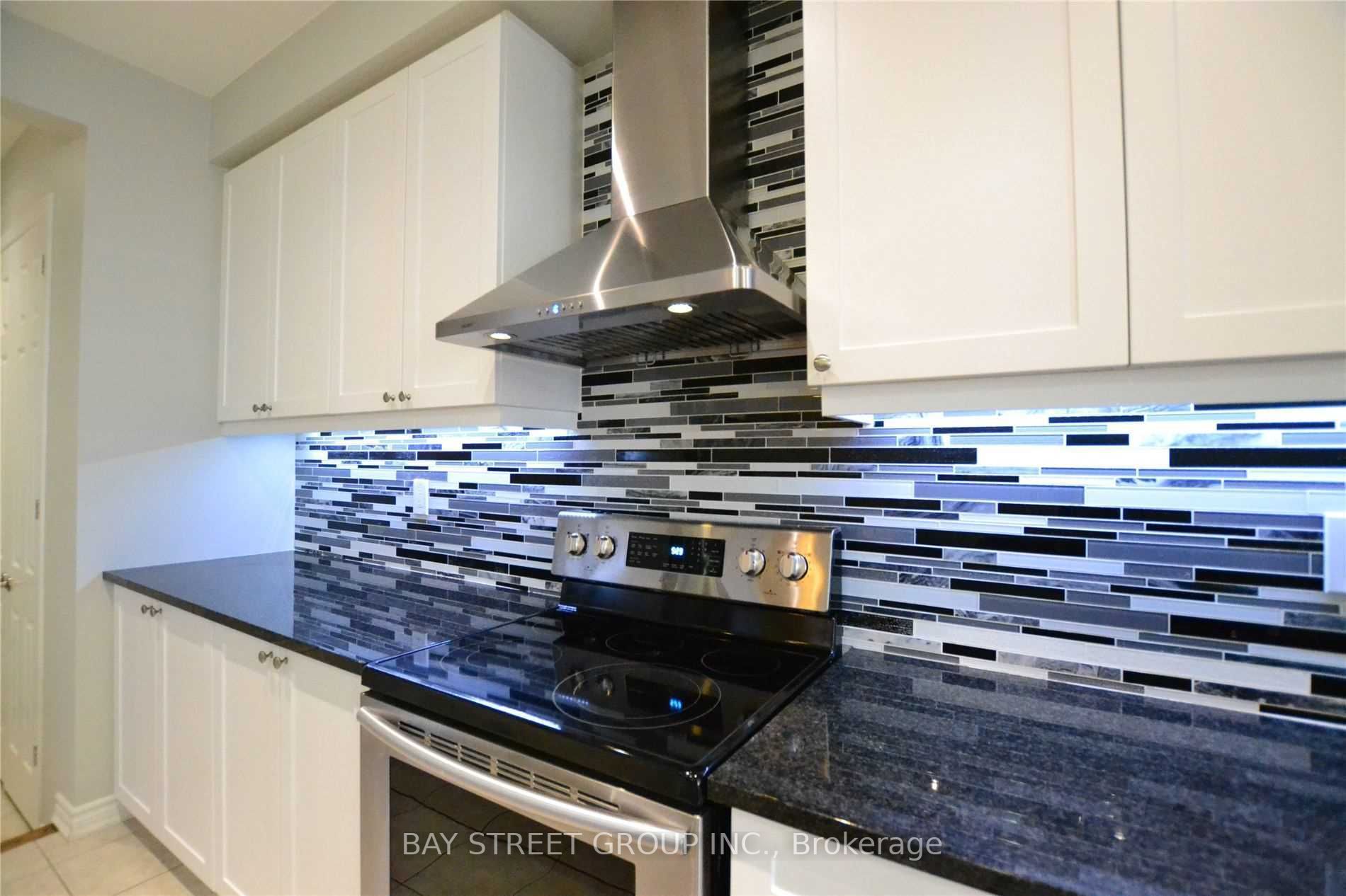 6 Degraaf Cres