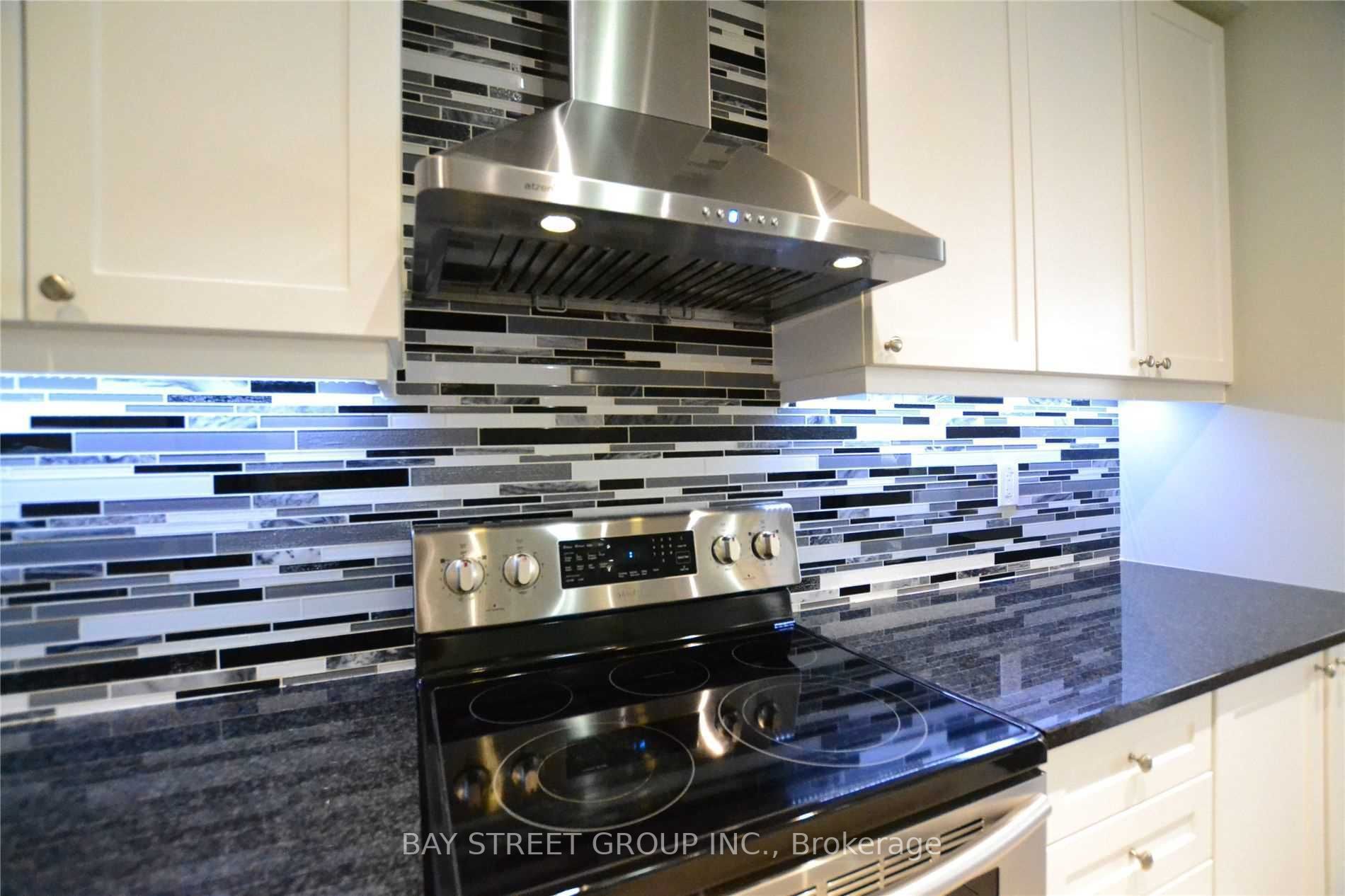 6 Degraaf Cres