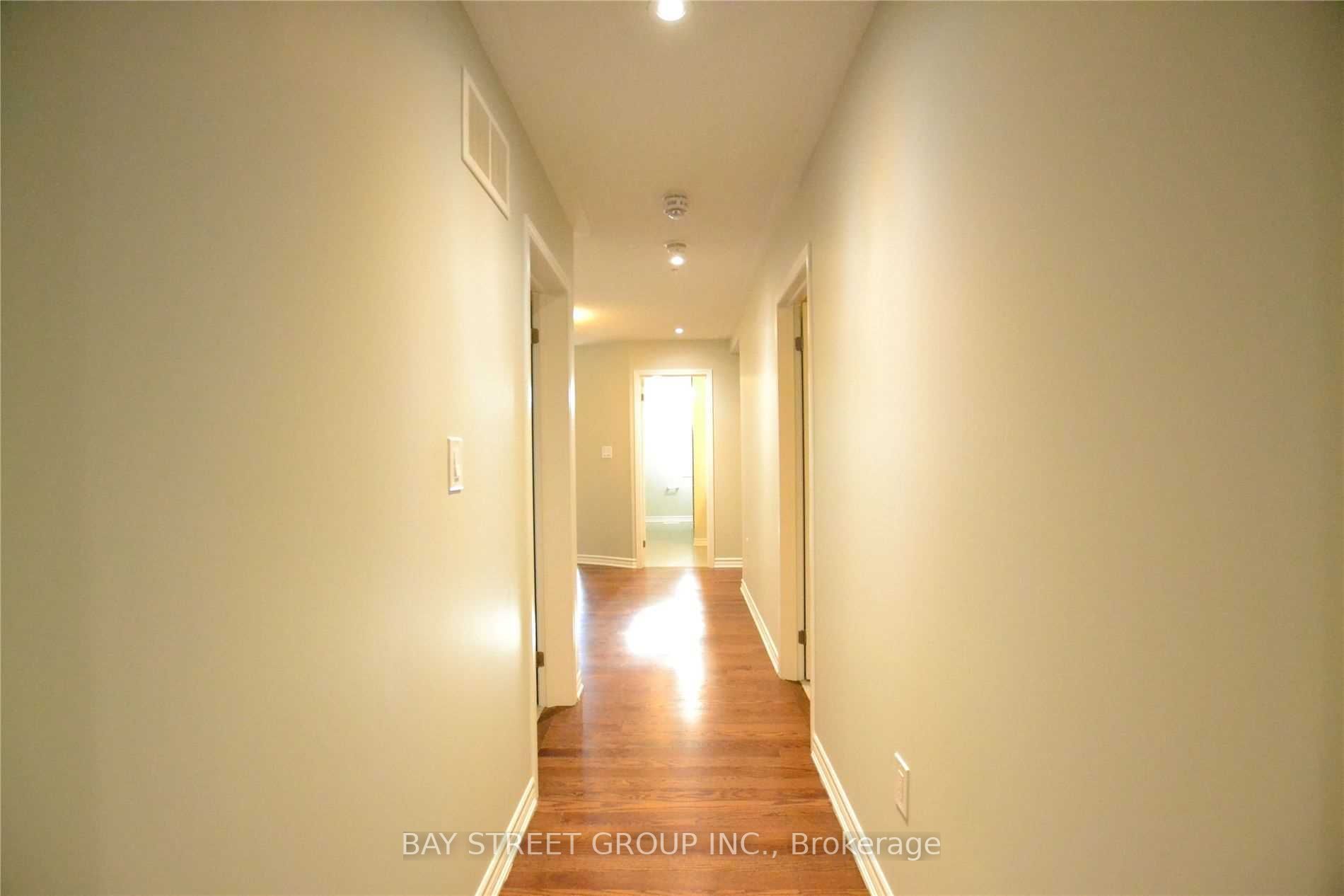 6 Degraaf Cres