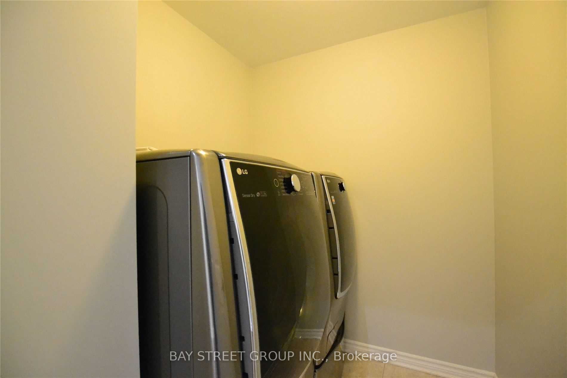 6 Degraaf Cres